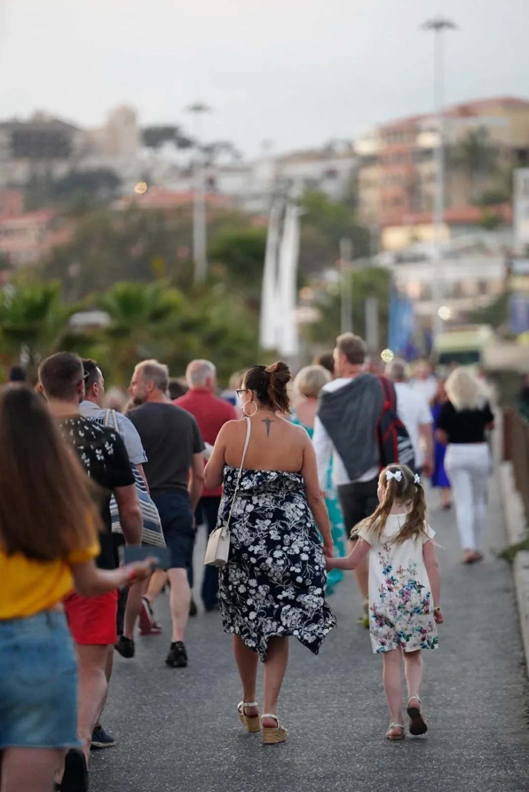 People in Comodoro Estudio Vista Mar Explotaciones Ravel