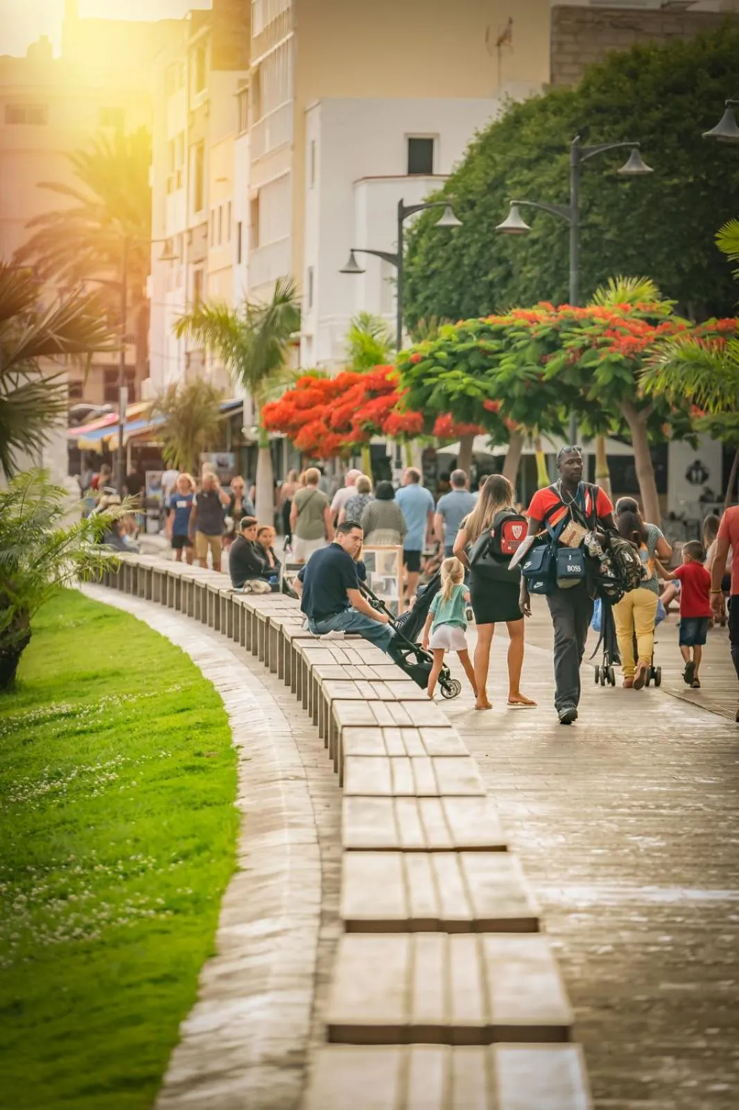 People in Comodoro Estudio Vista Mar Explotaciones Ravel