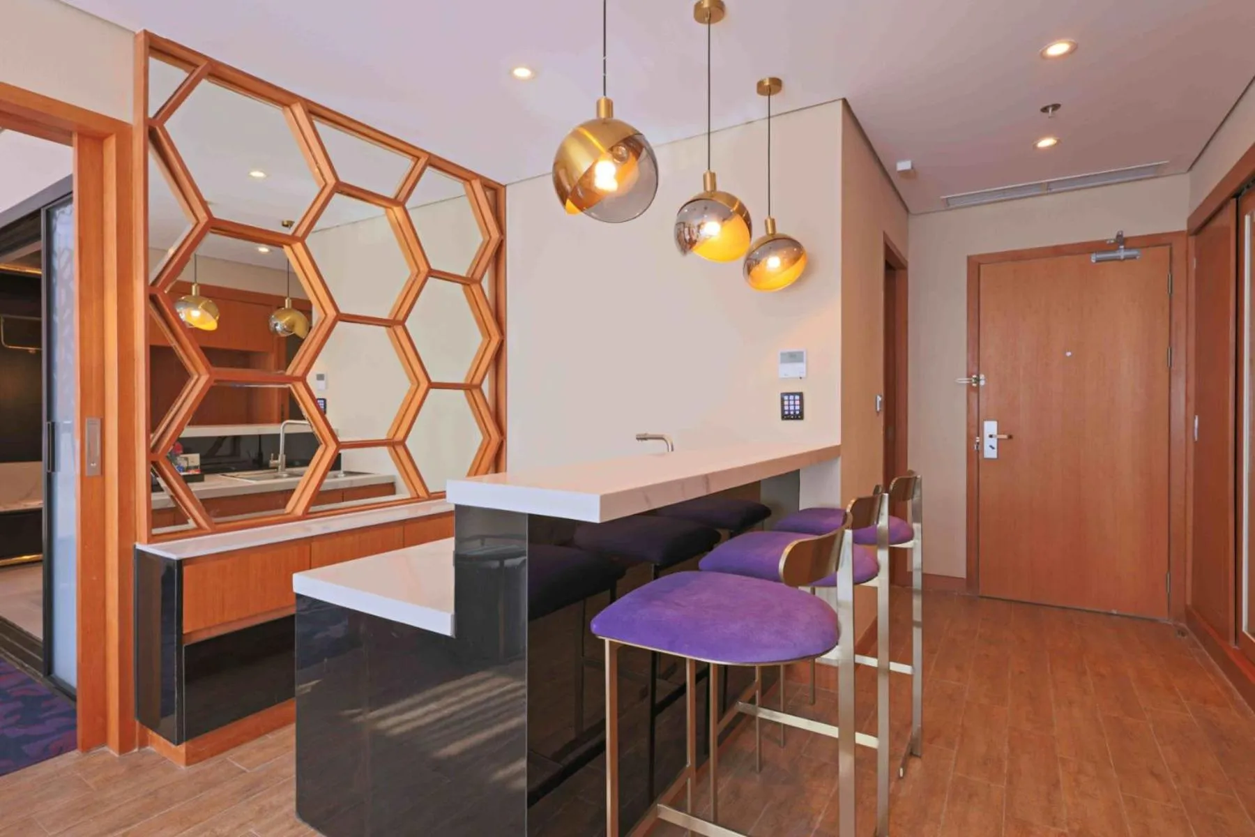 minibar in Best Western Plus Metro Clark