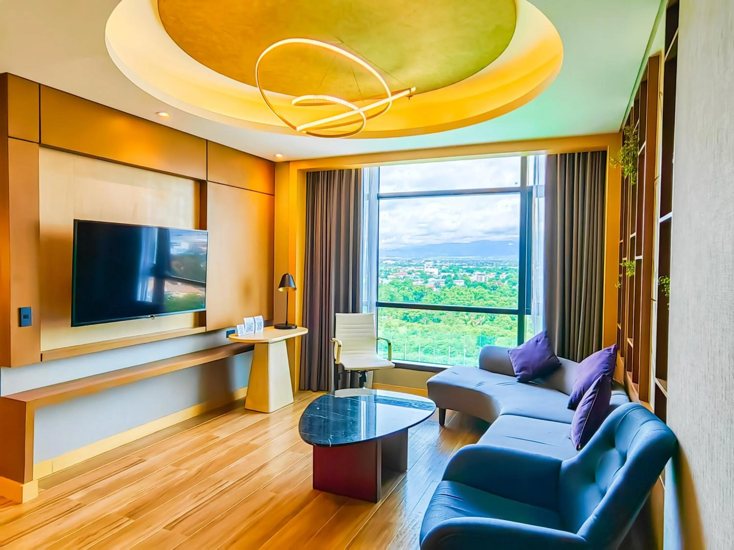 Living room in Best Western Plus Metro Clark