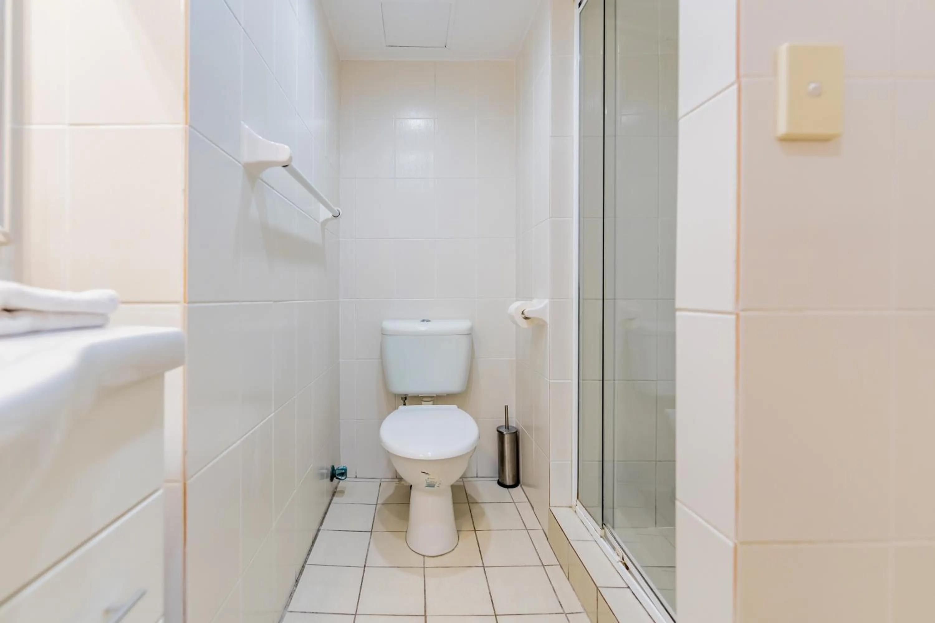 Bathroom in Olympus Beachfront Apartments