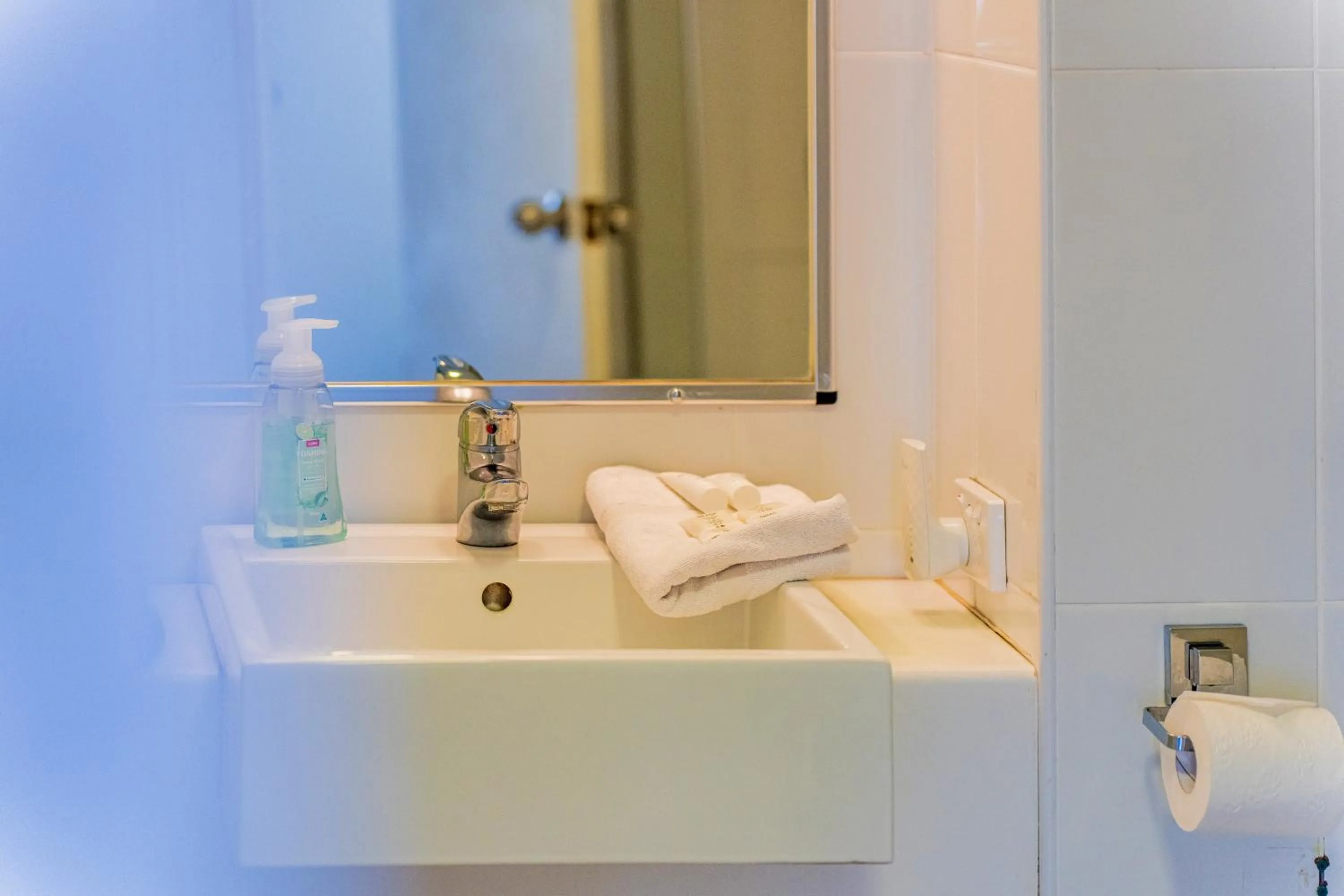 Bathroom in Olympus Beachfront Apartments