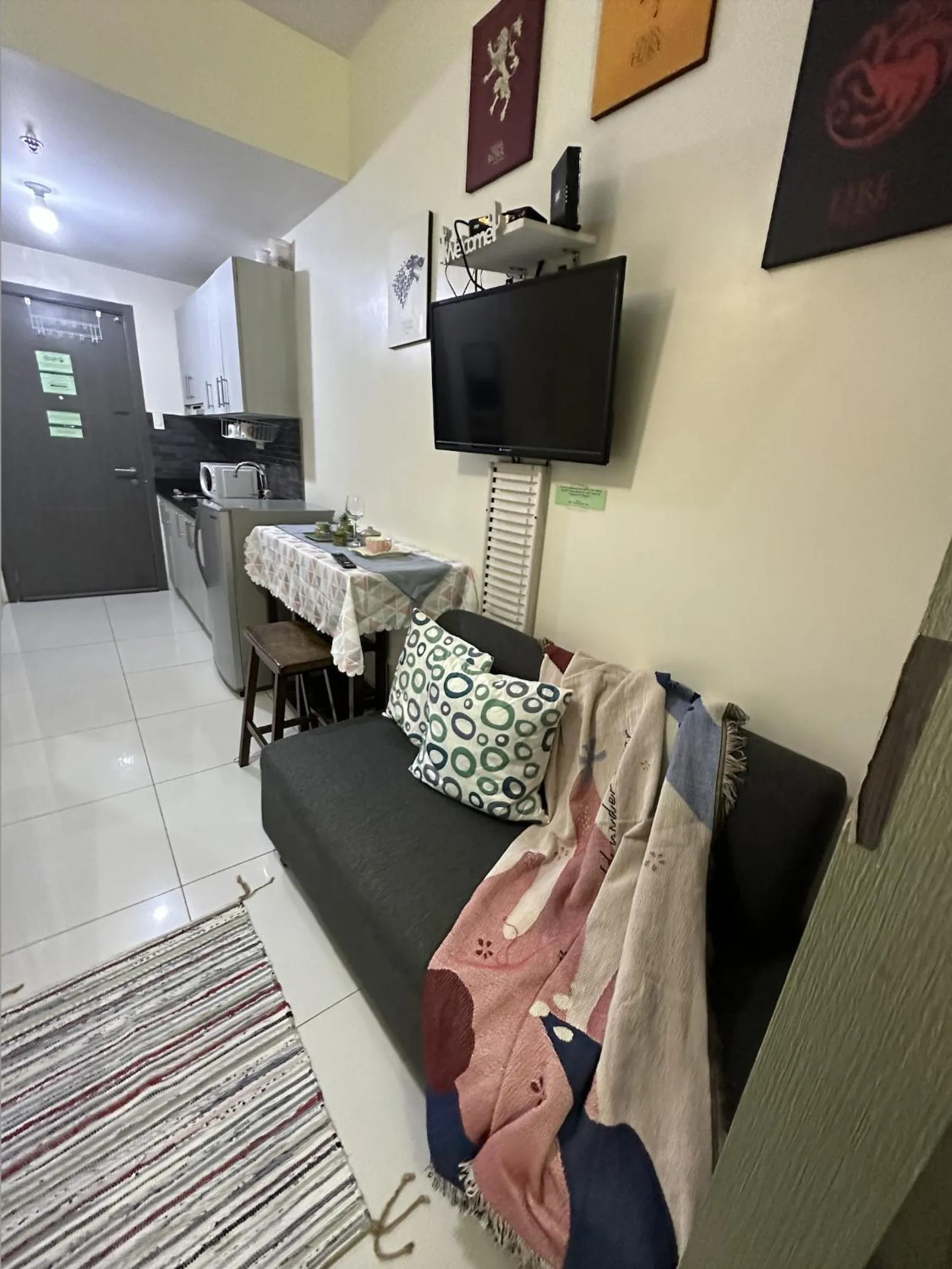 TV and multimedia in Green Residences Stays by PBYY