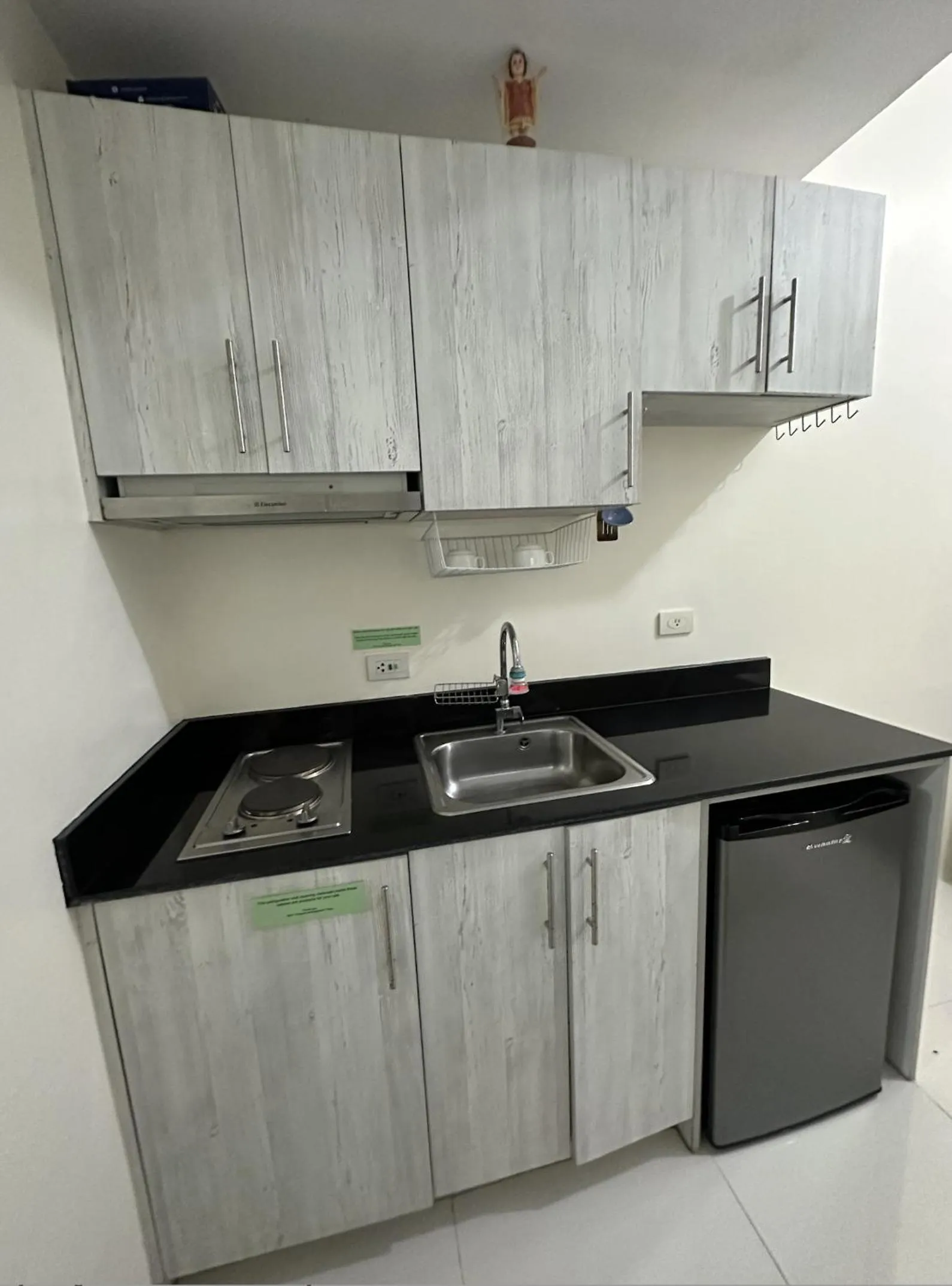 Kitchen or kitchenette in Green Residences Stays by PBYY