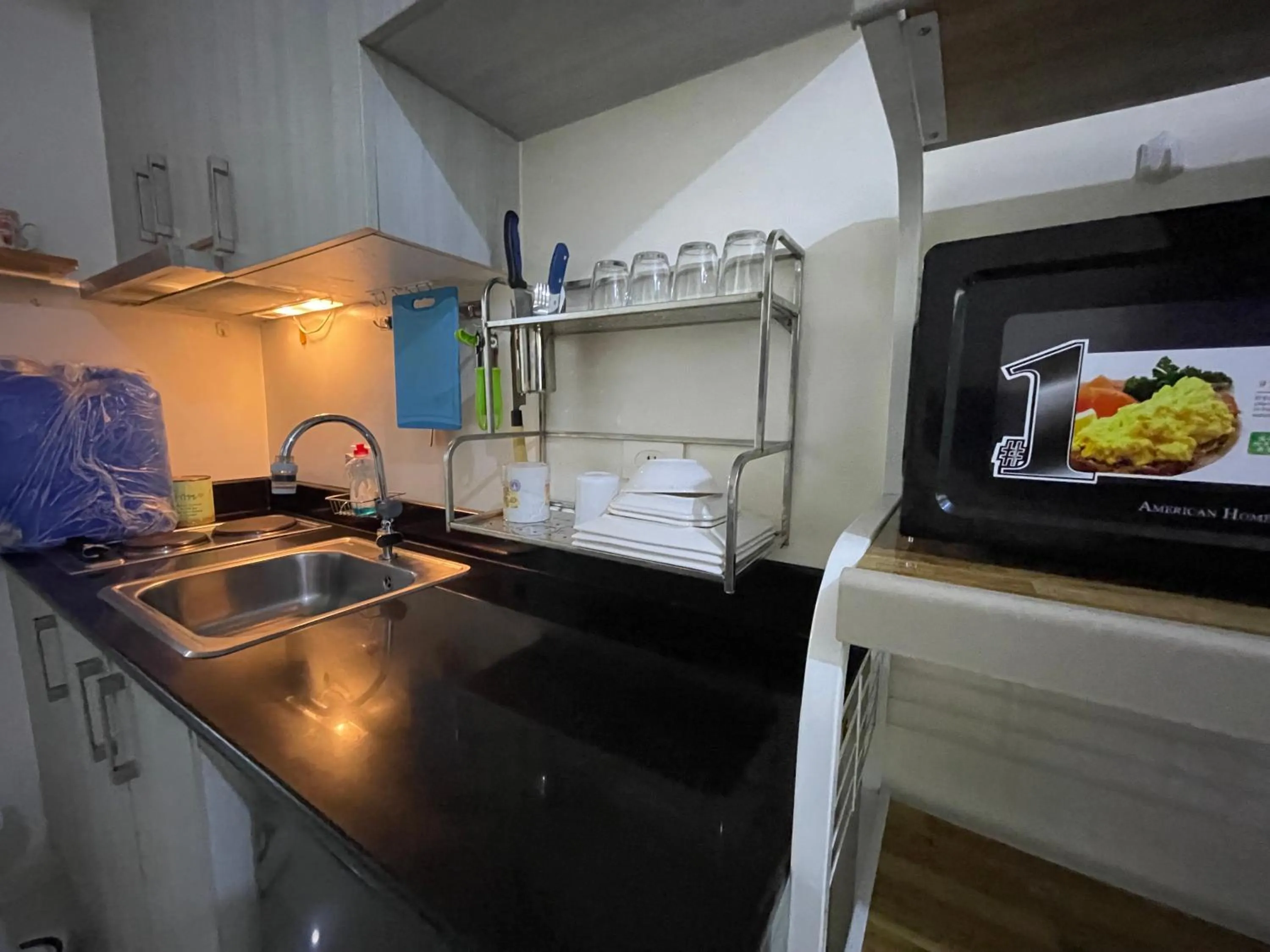 Kitchen or kitchenette in Green Residences Stays by PBYY