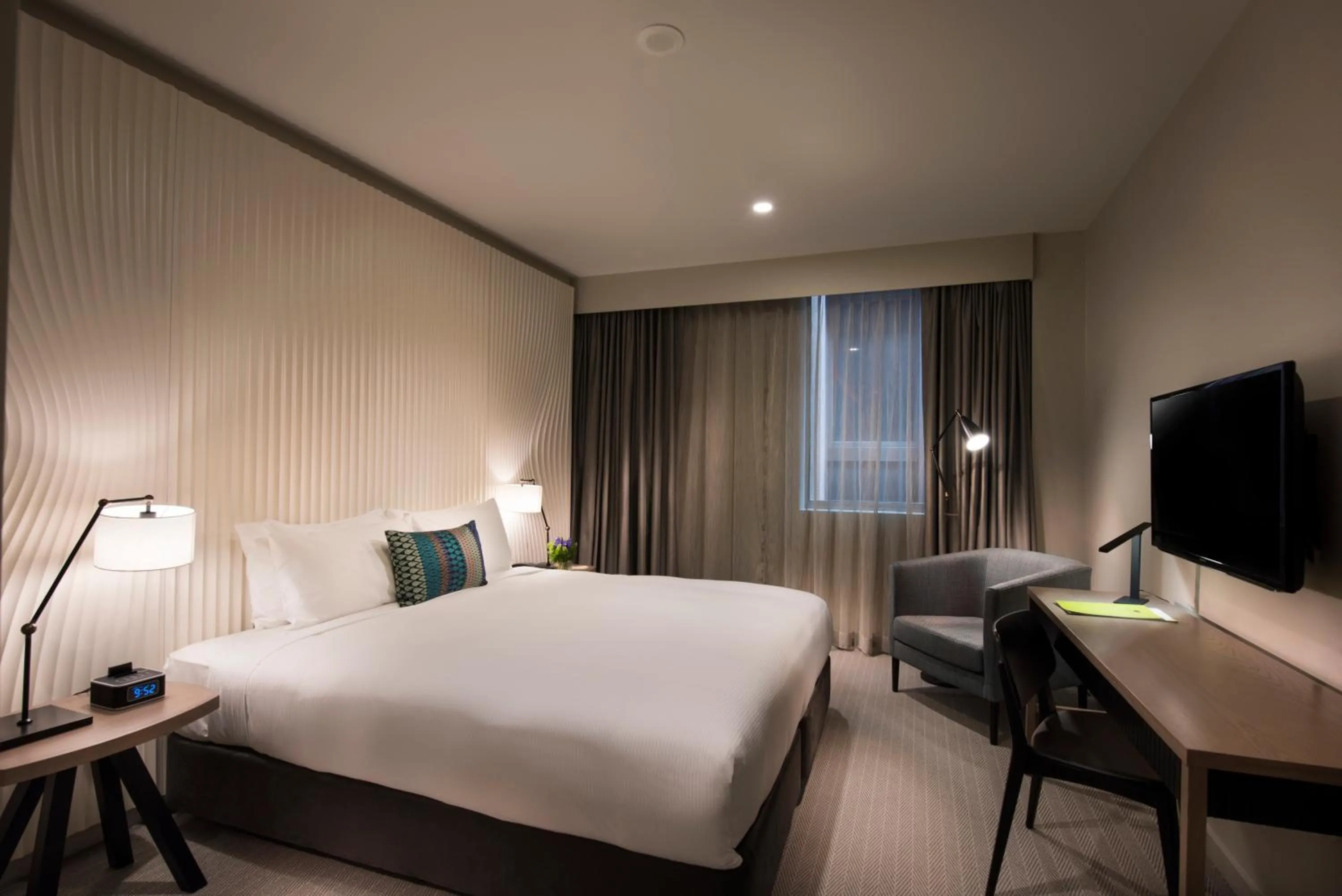 Guests, Bed in DoubleTree by Hilton Melbourne