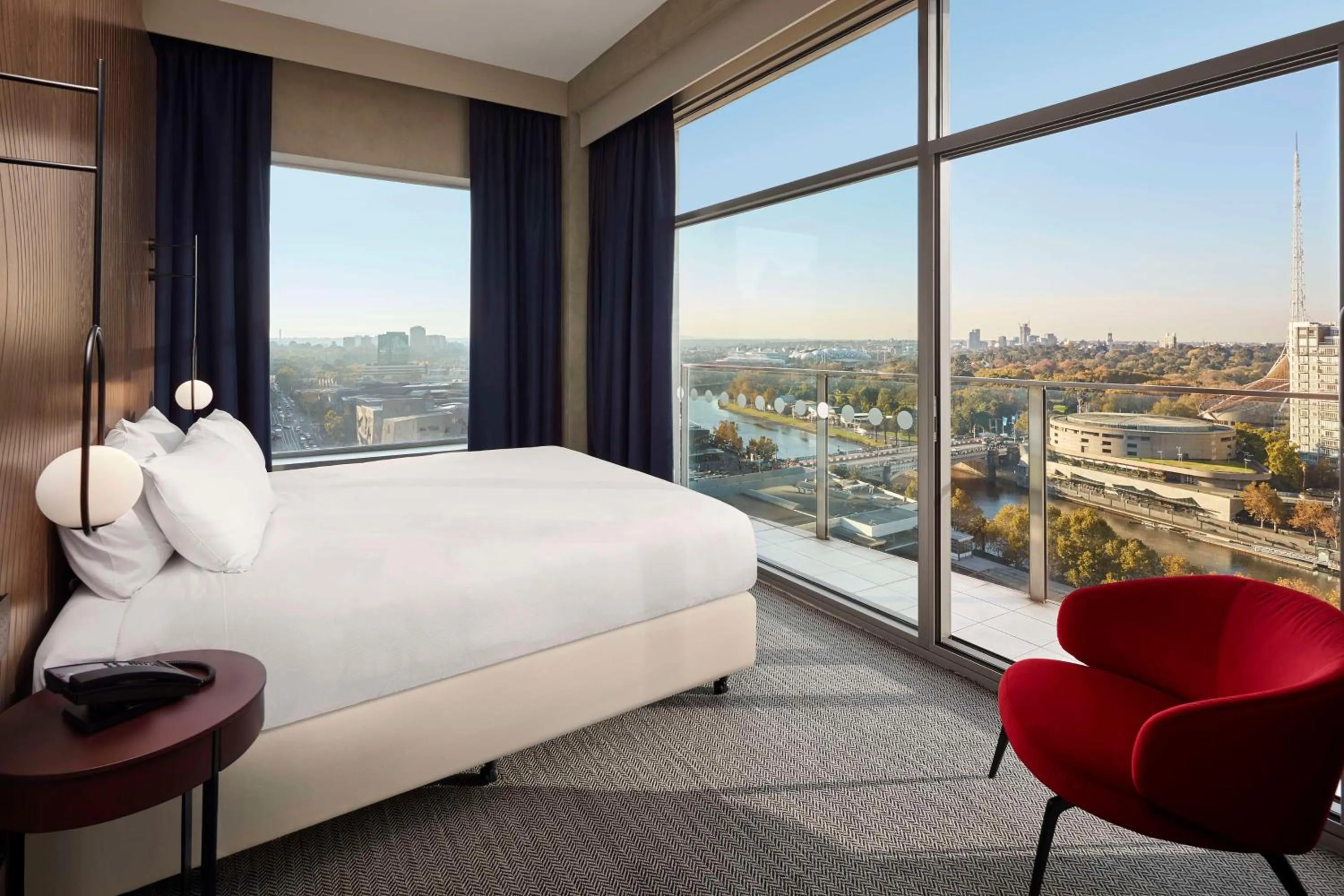 View (from property/room), Bed in DoubleTree by Hilton Melbourne