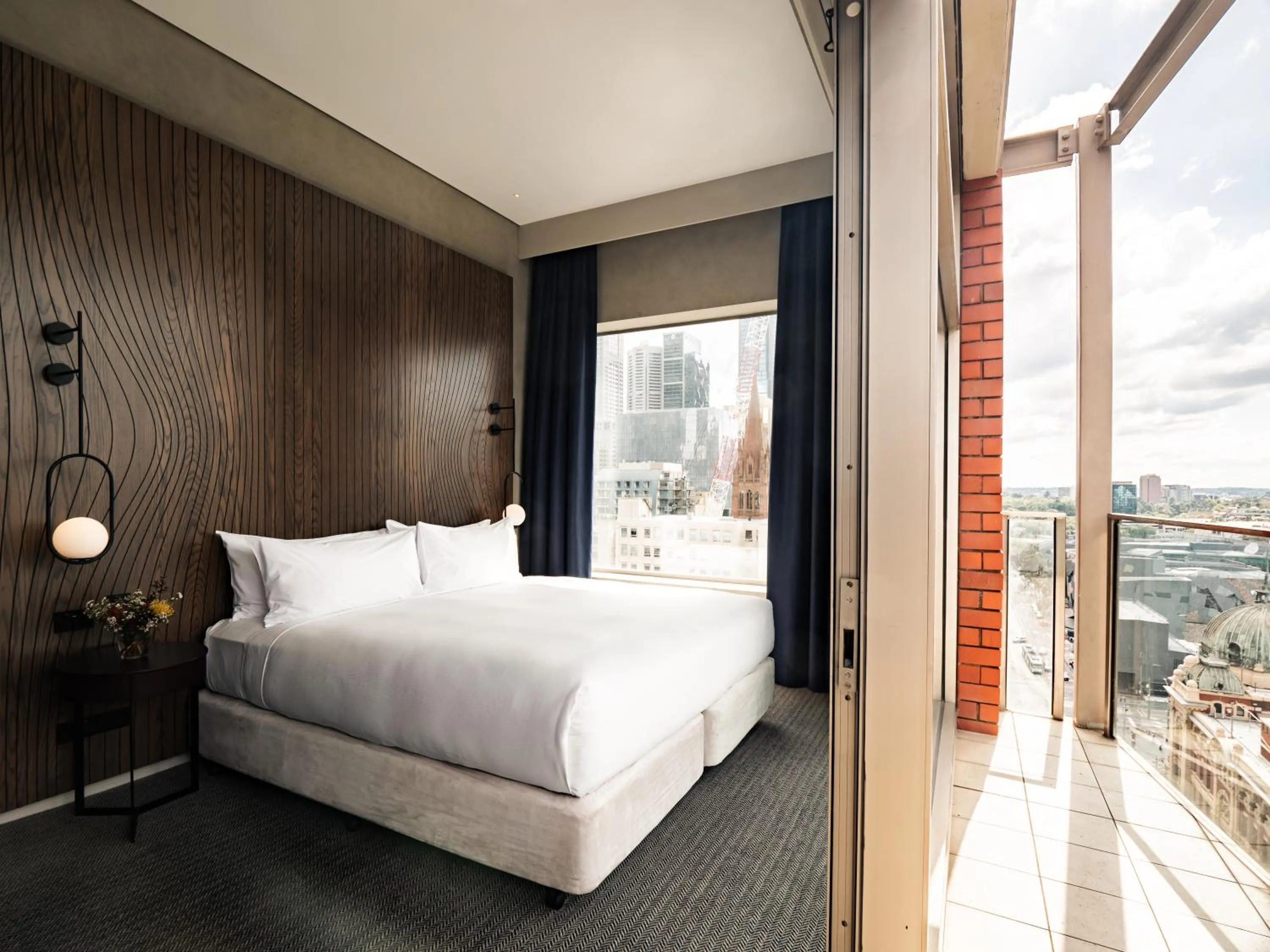 View (from property/room), Bed in DoubleTree by Hilton Melbourne