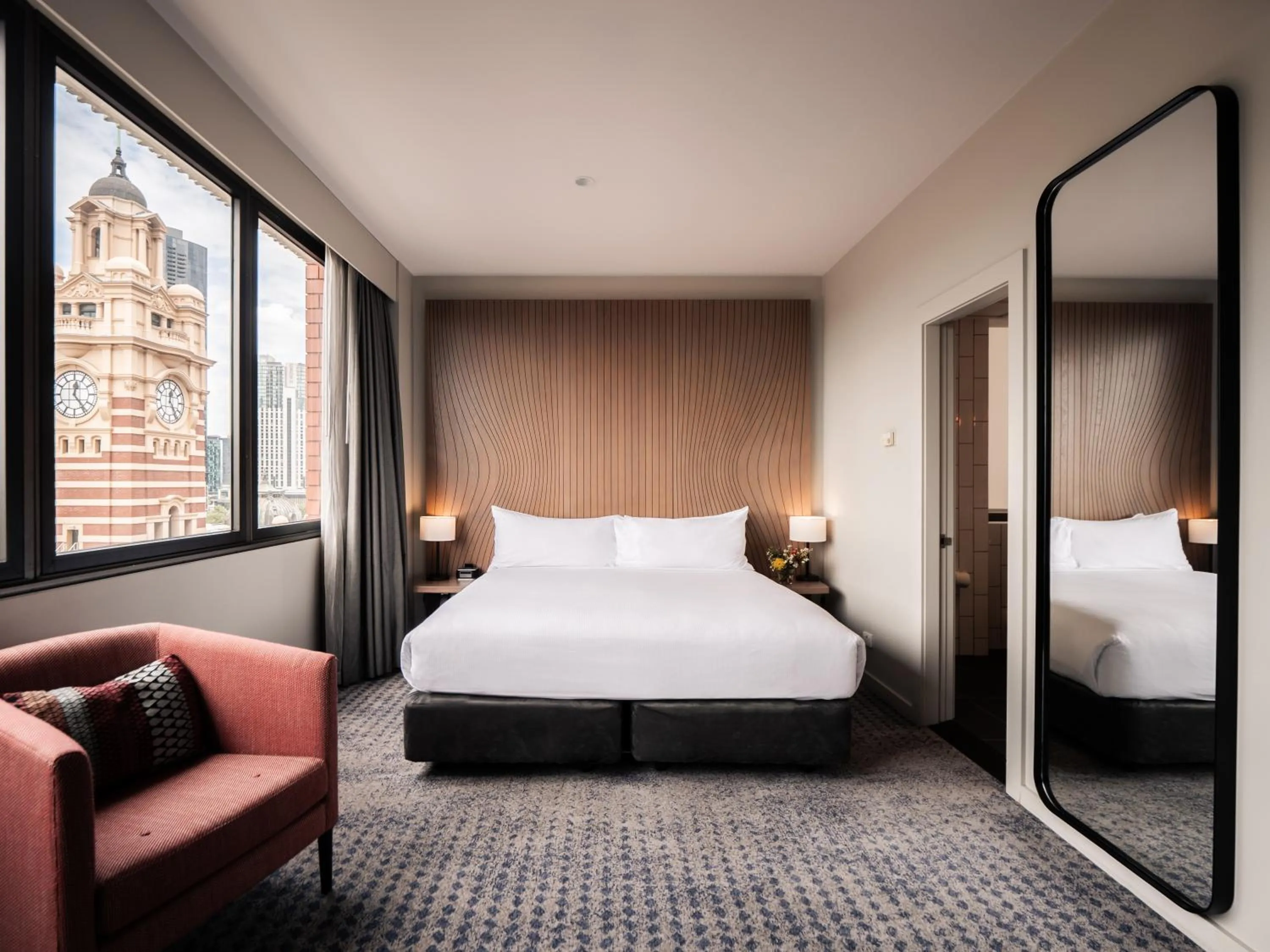 View (from property/room), Bed in DoubleTree by Hilton Melbourne