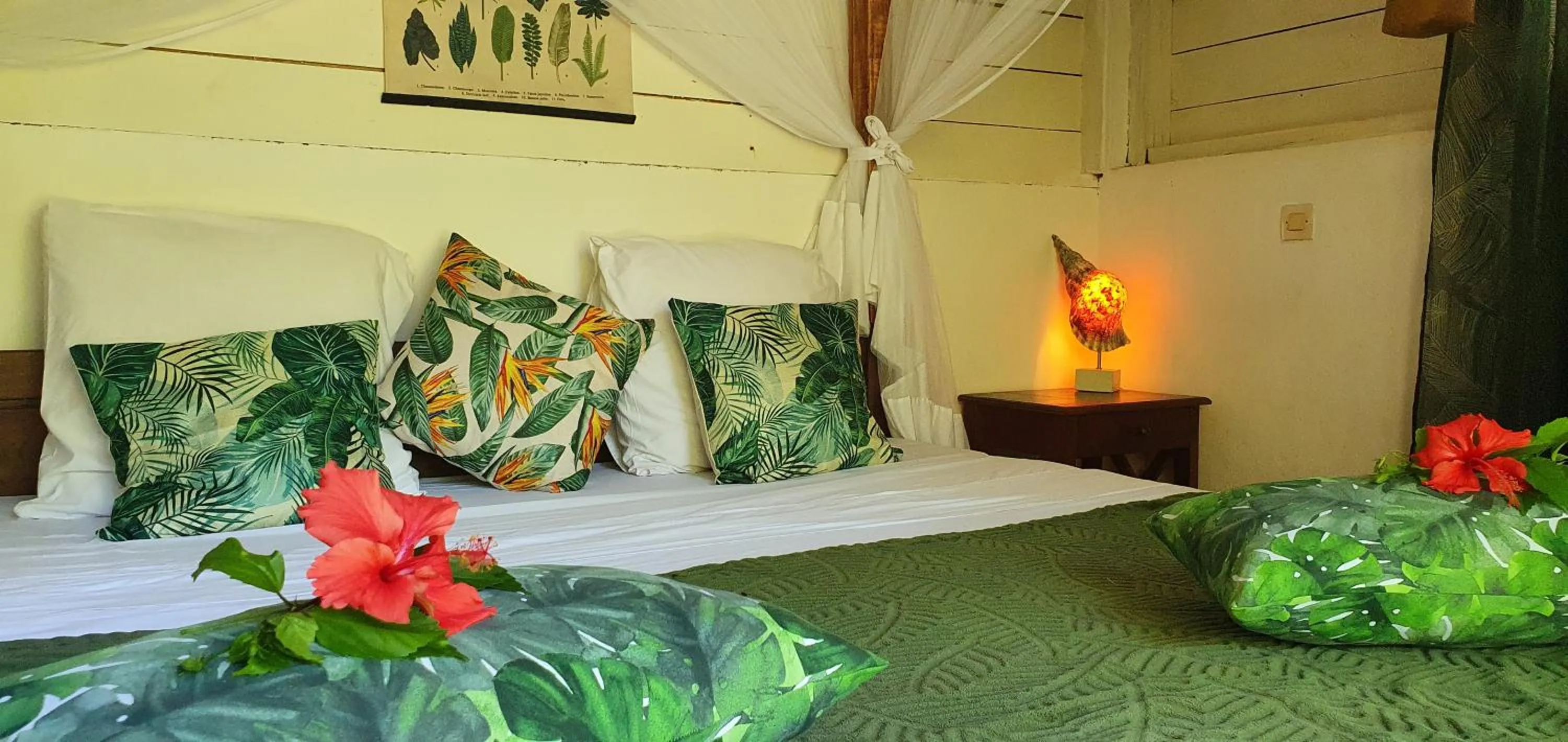 Bed in Hotel ECOLODGE LE RAVORAHA