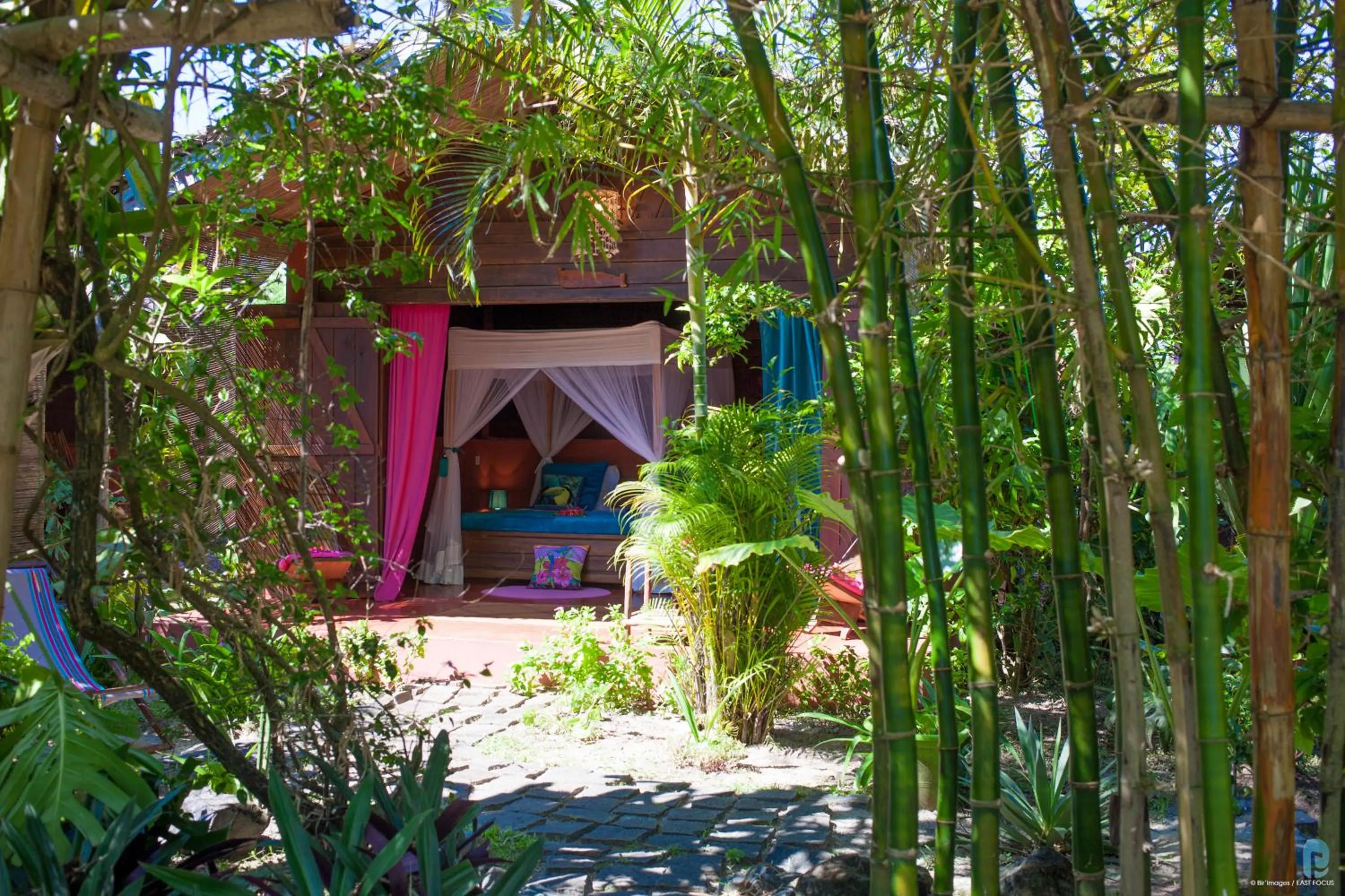 Patio in Hotel ECOLODGE LE RAVORAHA