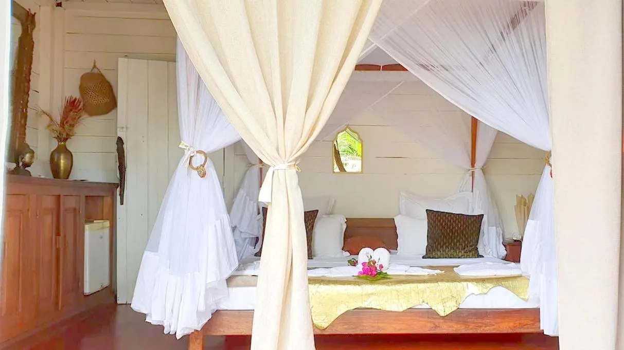 Bed in Hotel ECOLODGE LE RAVORAHA