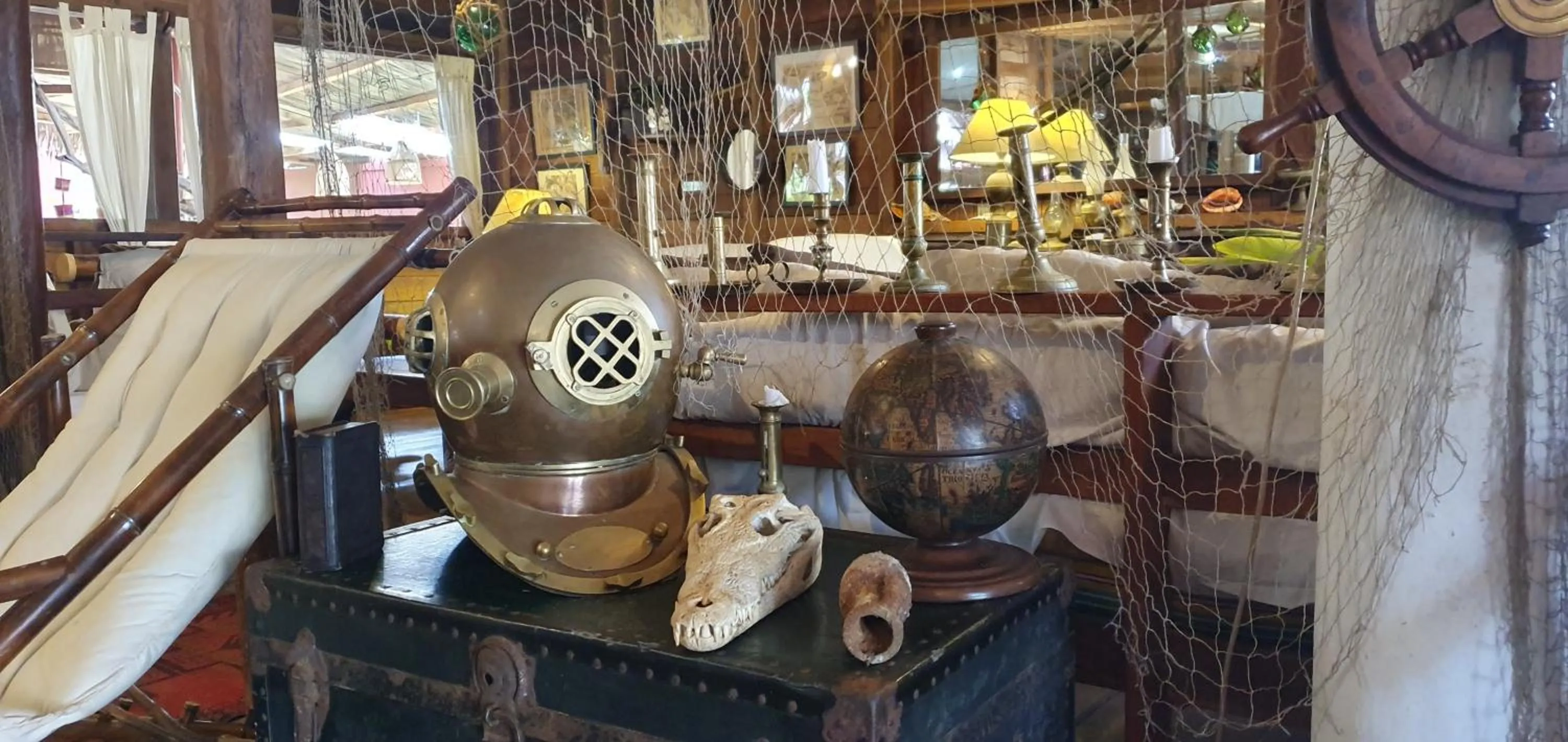 Lounge or bar in Hotel ECOLODGE LE RAVORAHA