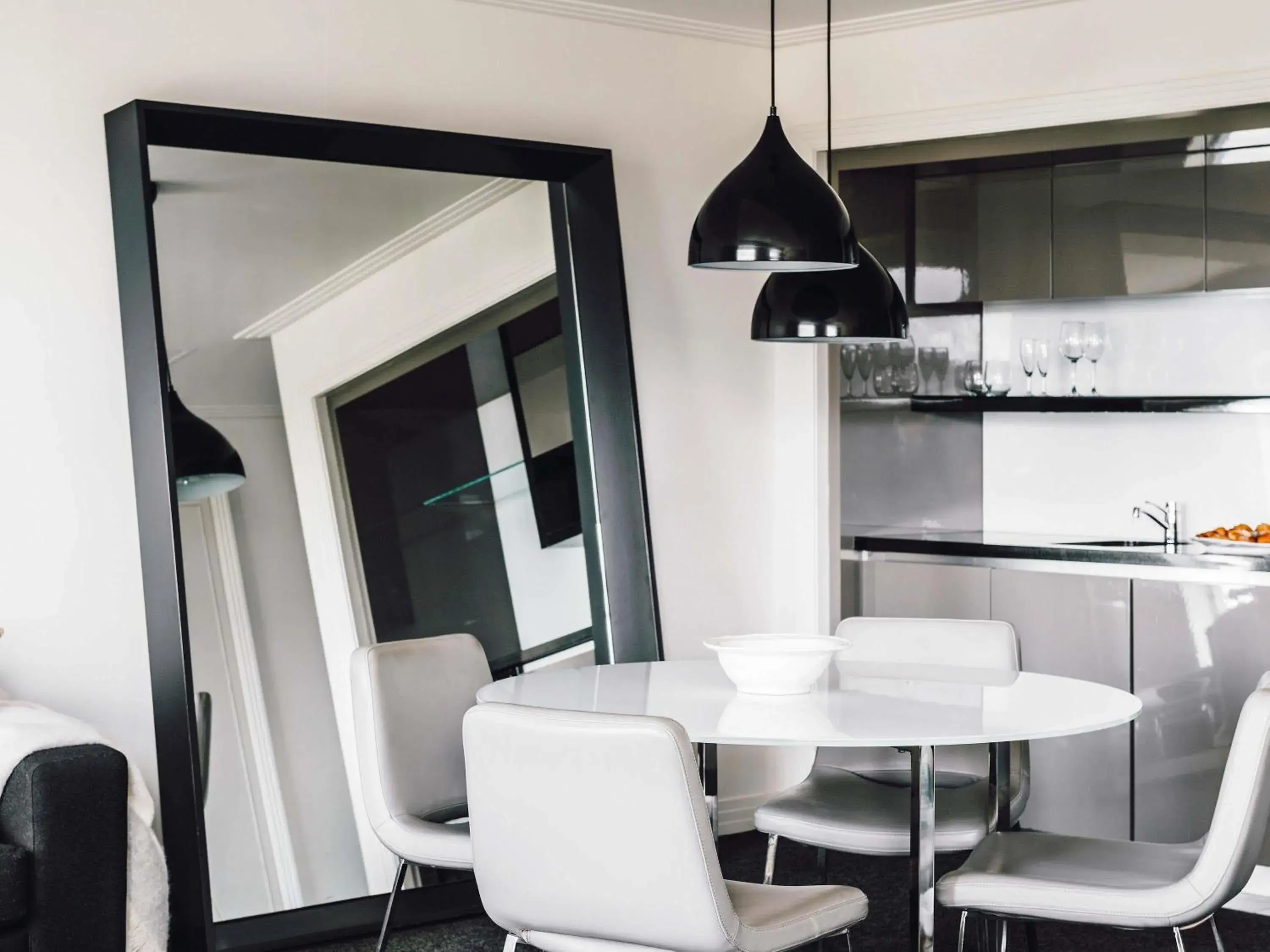 Junior King Suite with Spa Bath and Private Office in The Como Melbourne Junior King Suite with Spa Bath and Private Office in The Como Melbourne