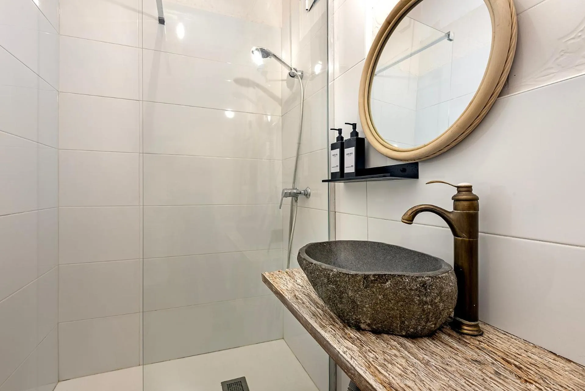 Bathroom in La Guarida Suites