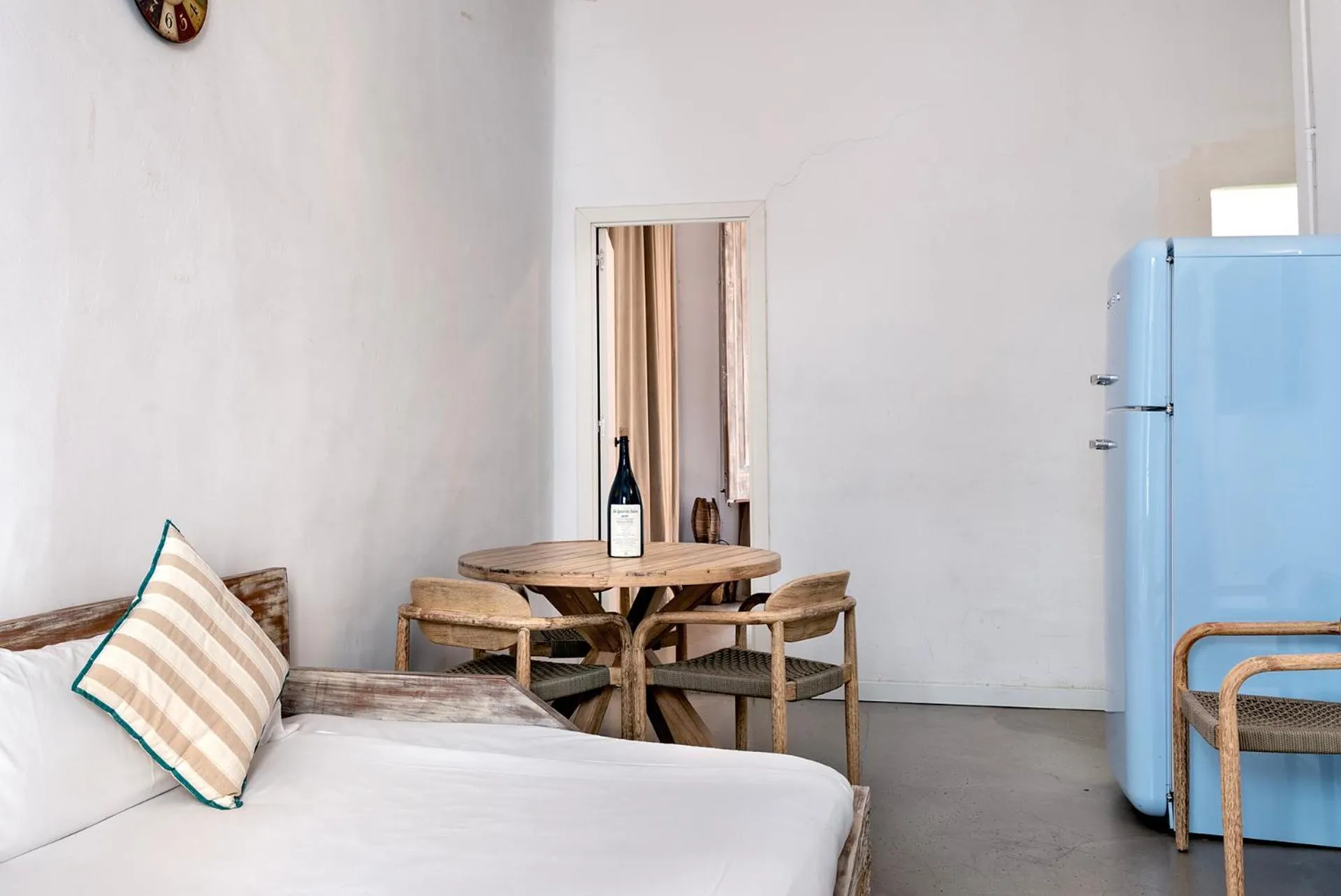 Dining area, Bed in La Guarida Suites