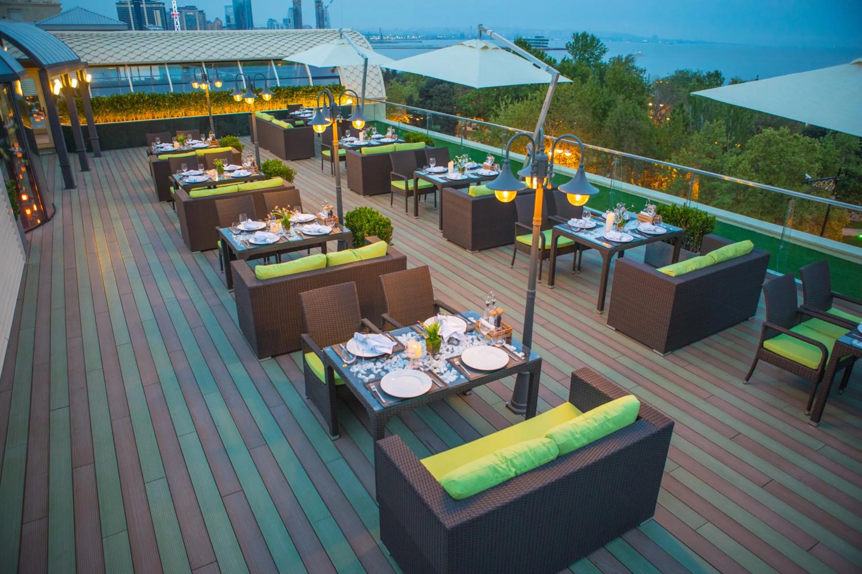 Restaurant/places to eat in Promenade Hotel Baku