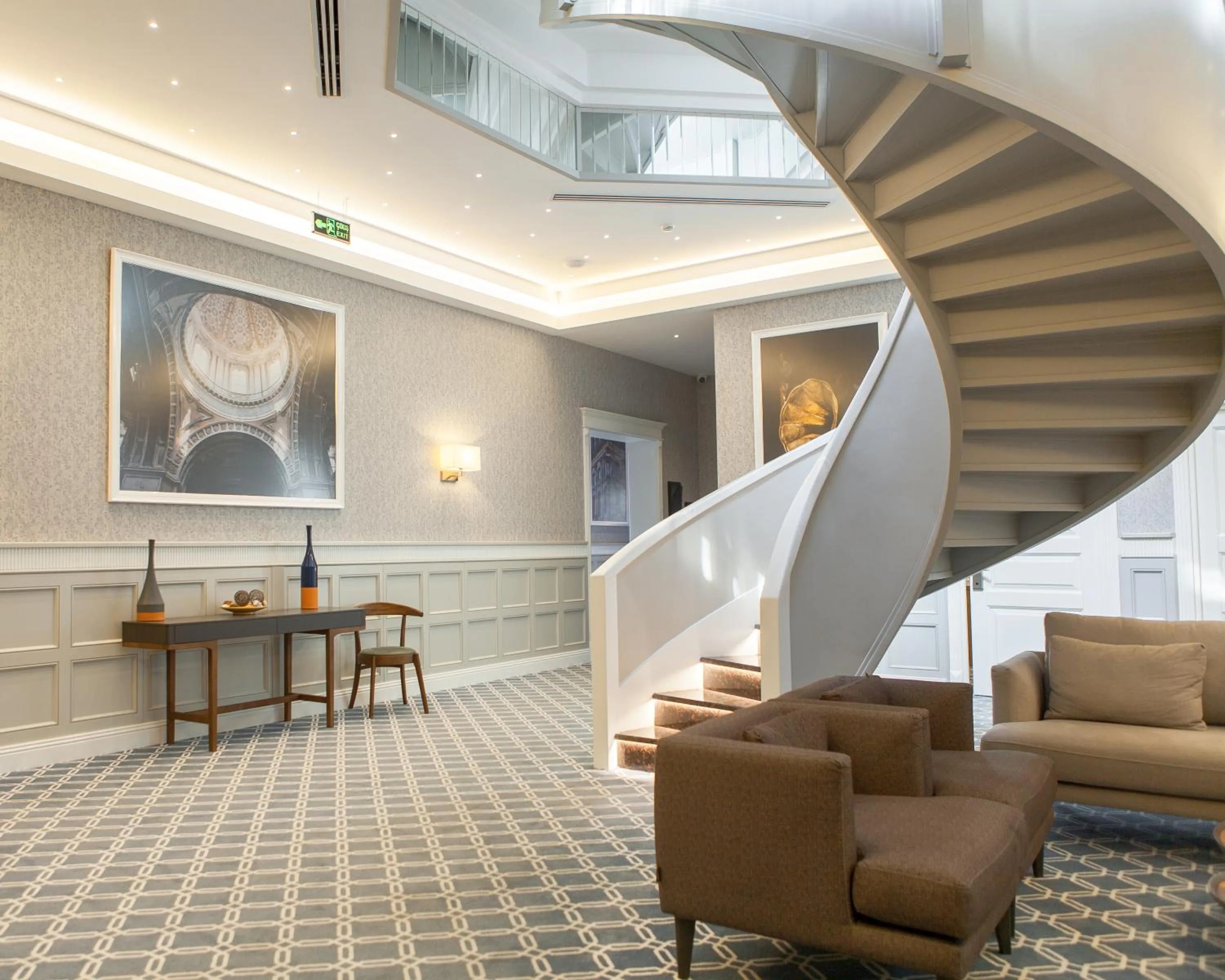 Lobby or reception in Promenade Hotel Baku
