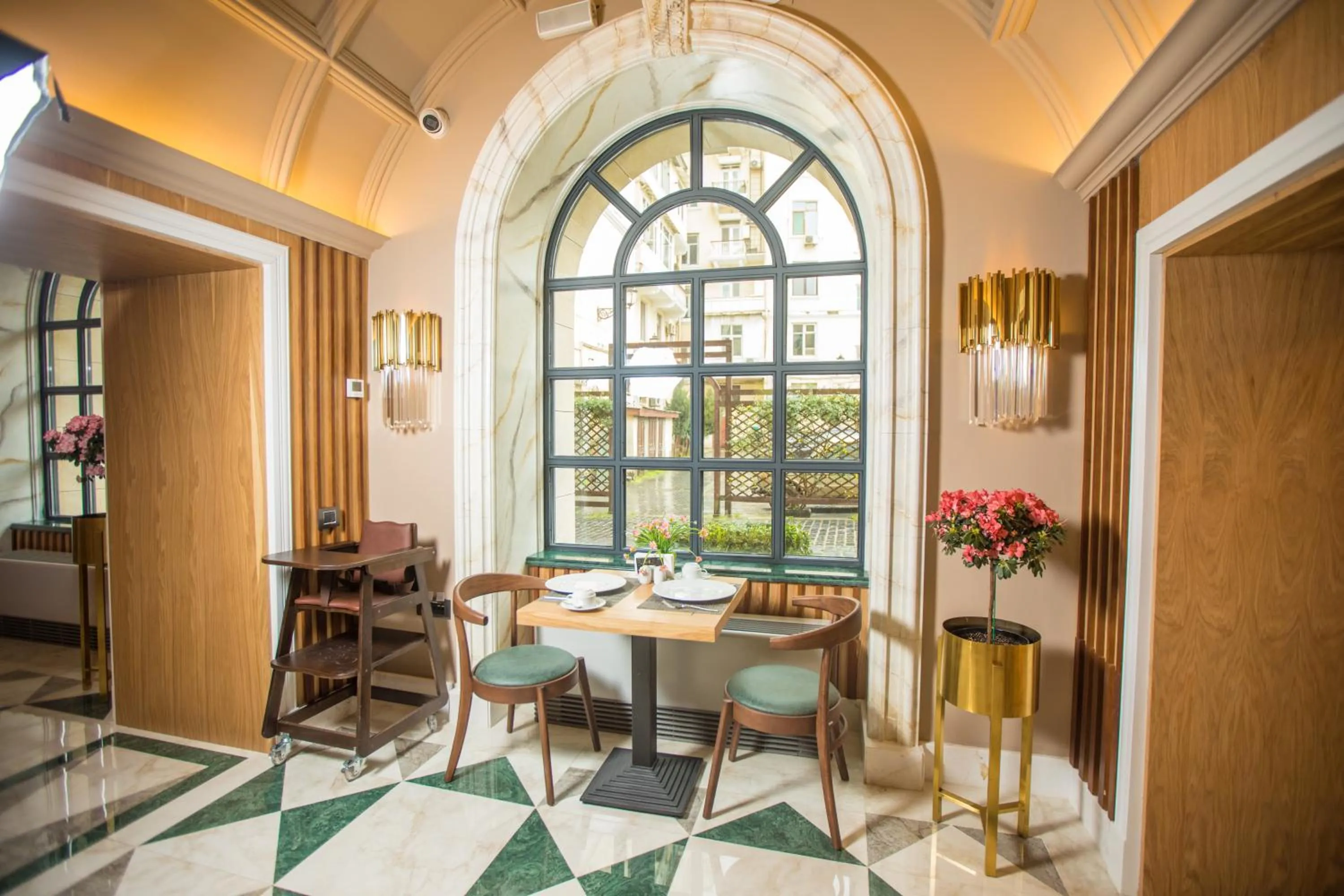 Restaurant/places to eat in Promenade Hotel Baku