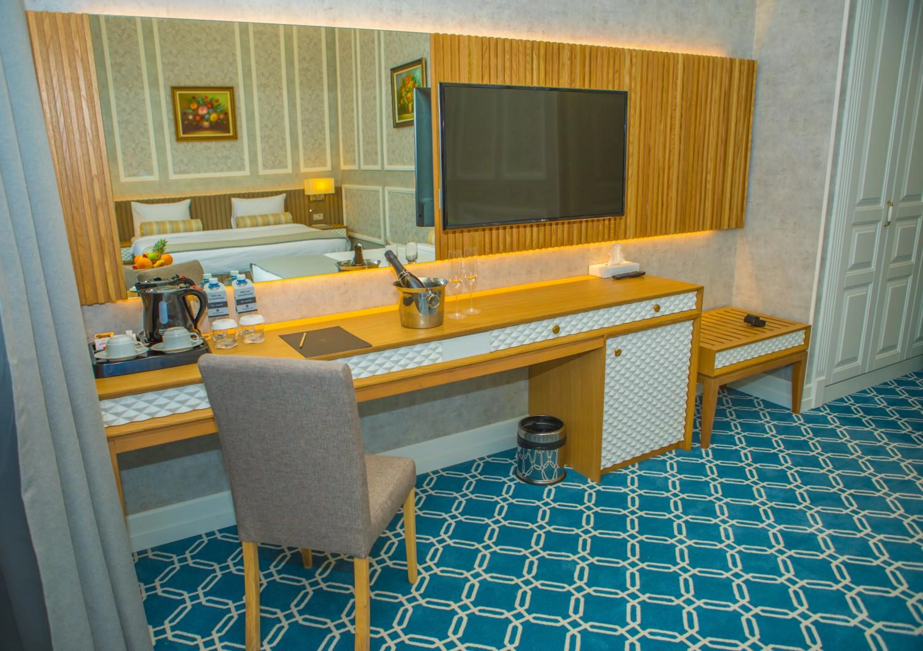 Communal lounge/ TV room in Promenade Hotel Baku