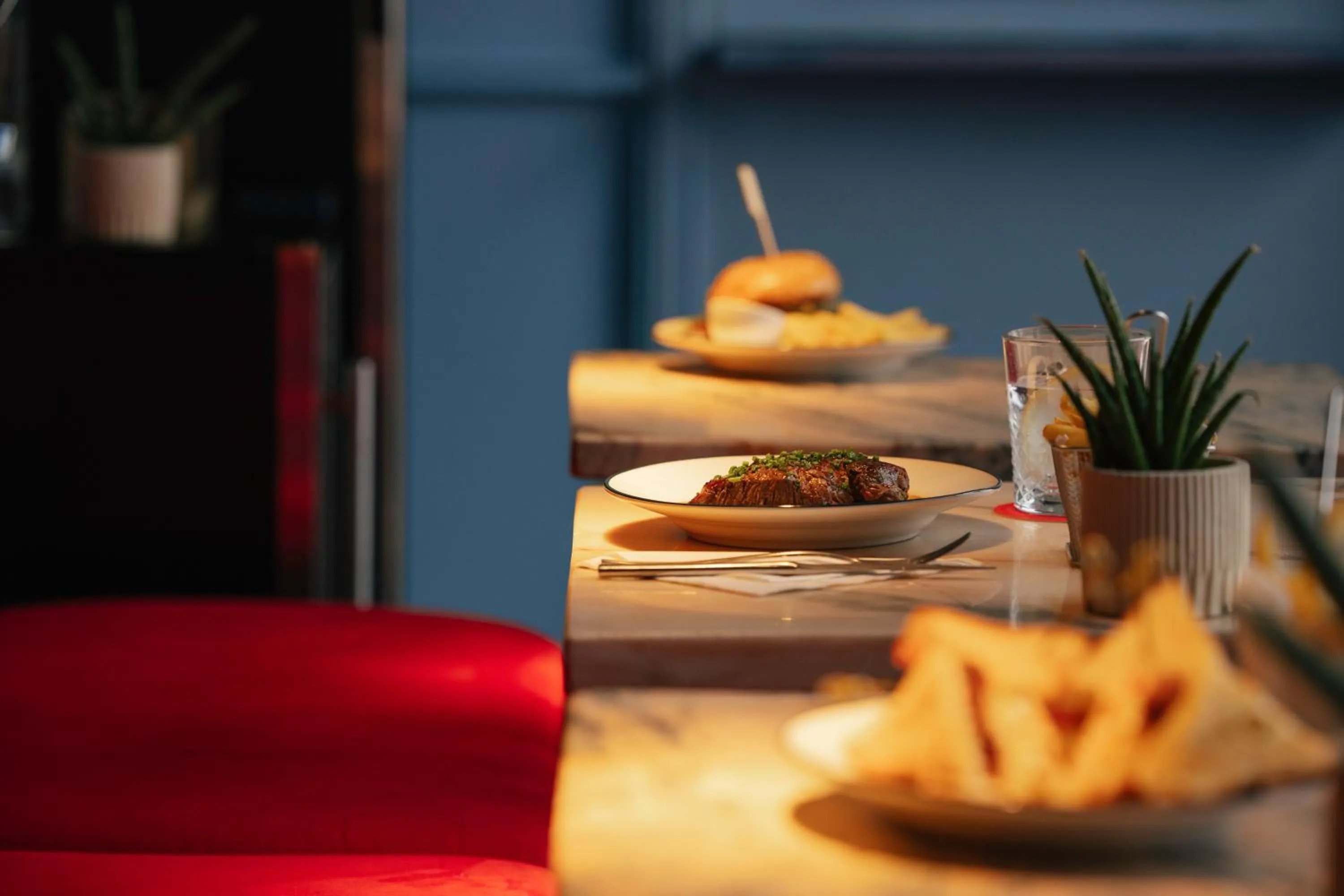 Food and drinks in Esqina Cosmopolitan Lodge