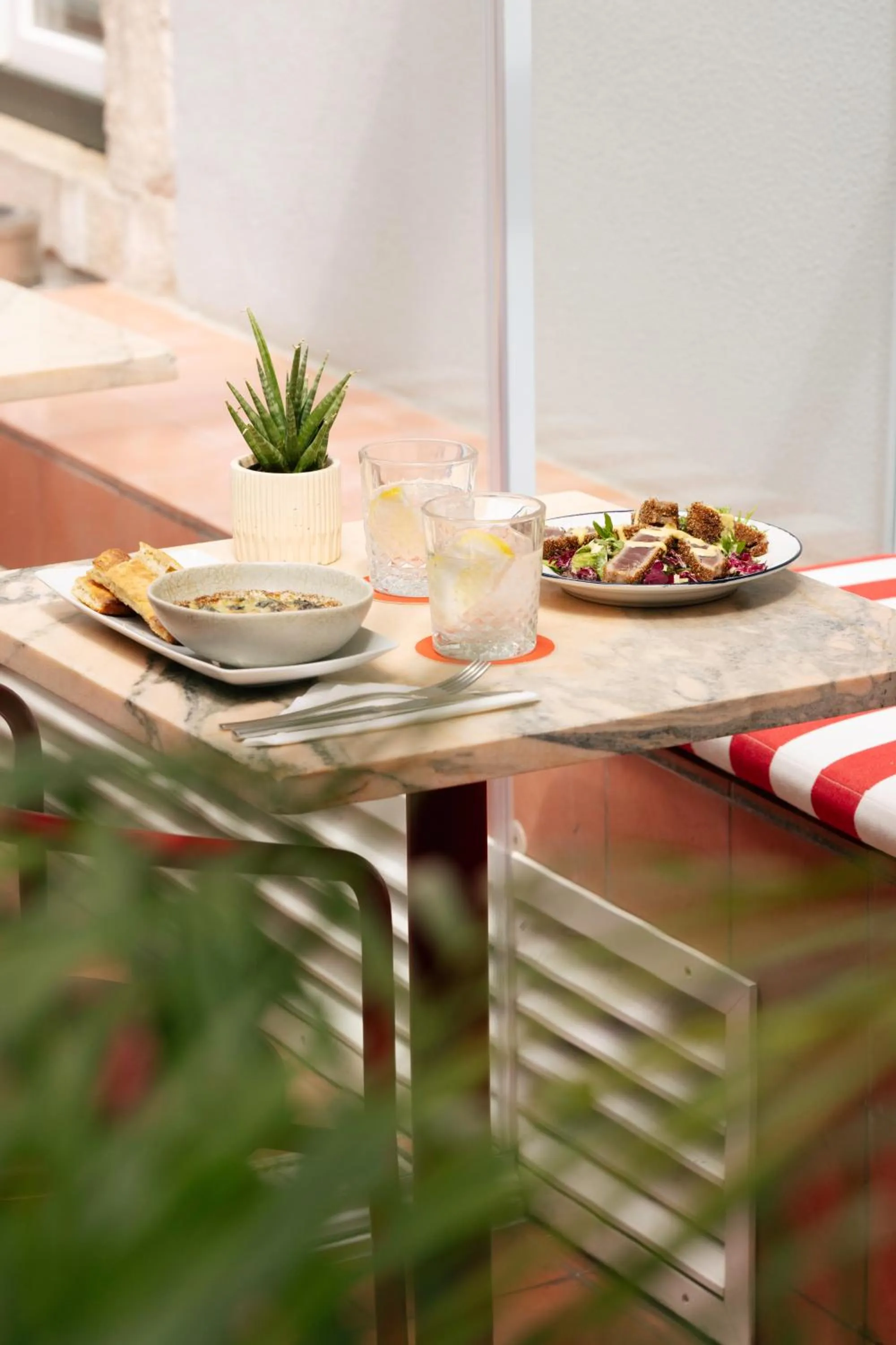 Food and drinks in Esqina Cosmopolitan Lodge