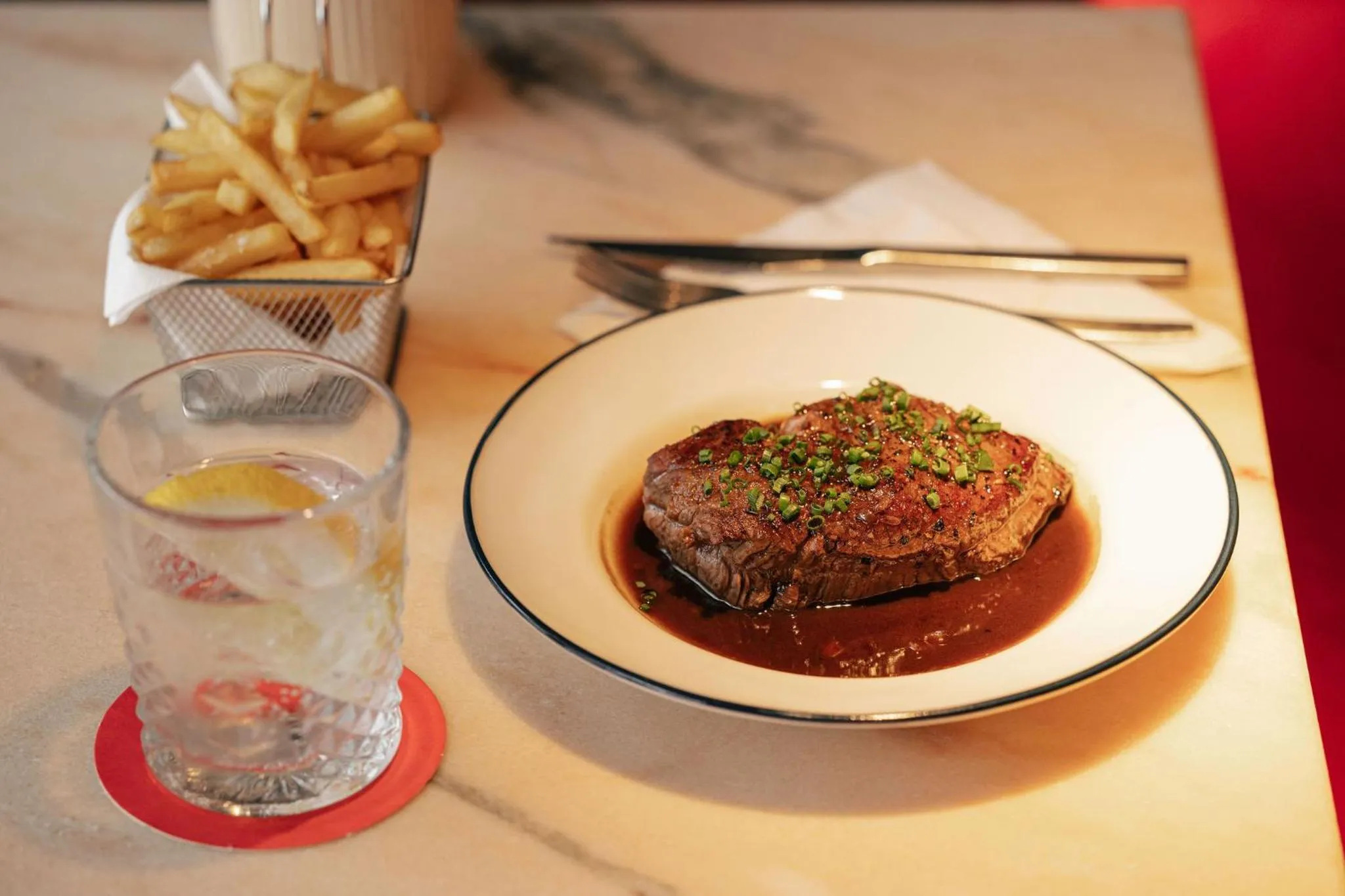 Esqina Cosmopolitan Lodge