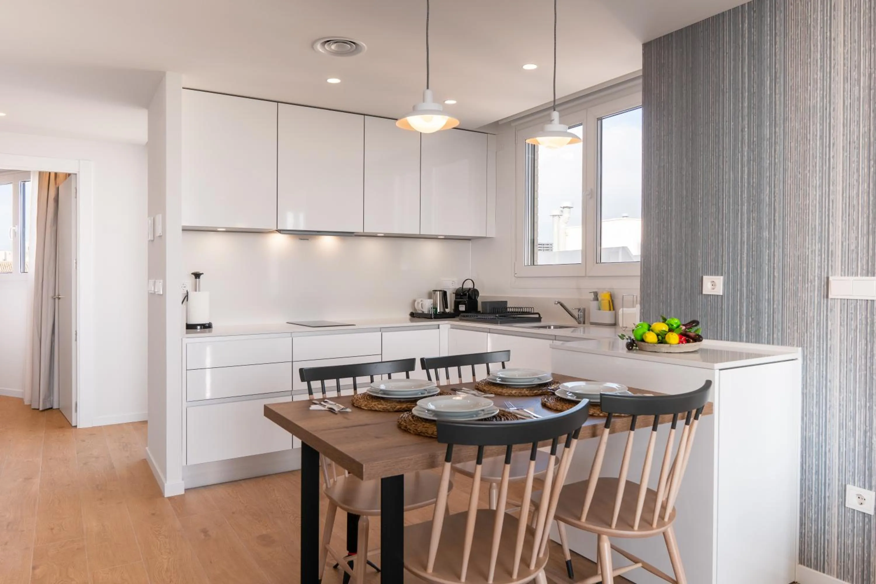 Kitchen or kitchenette in Ahoy Apartments