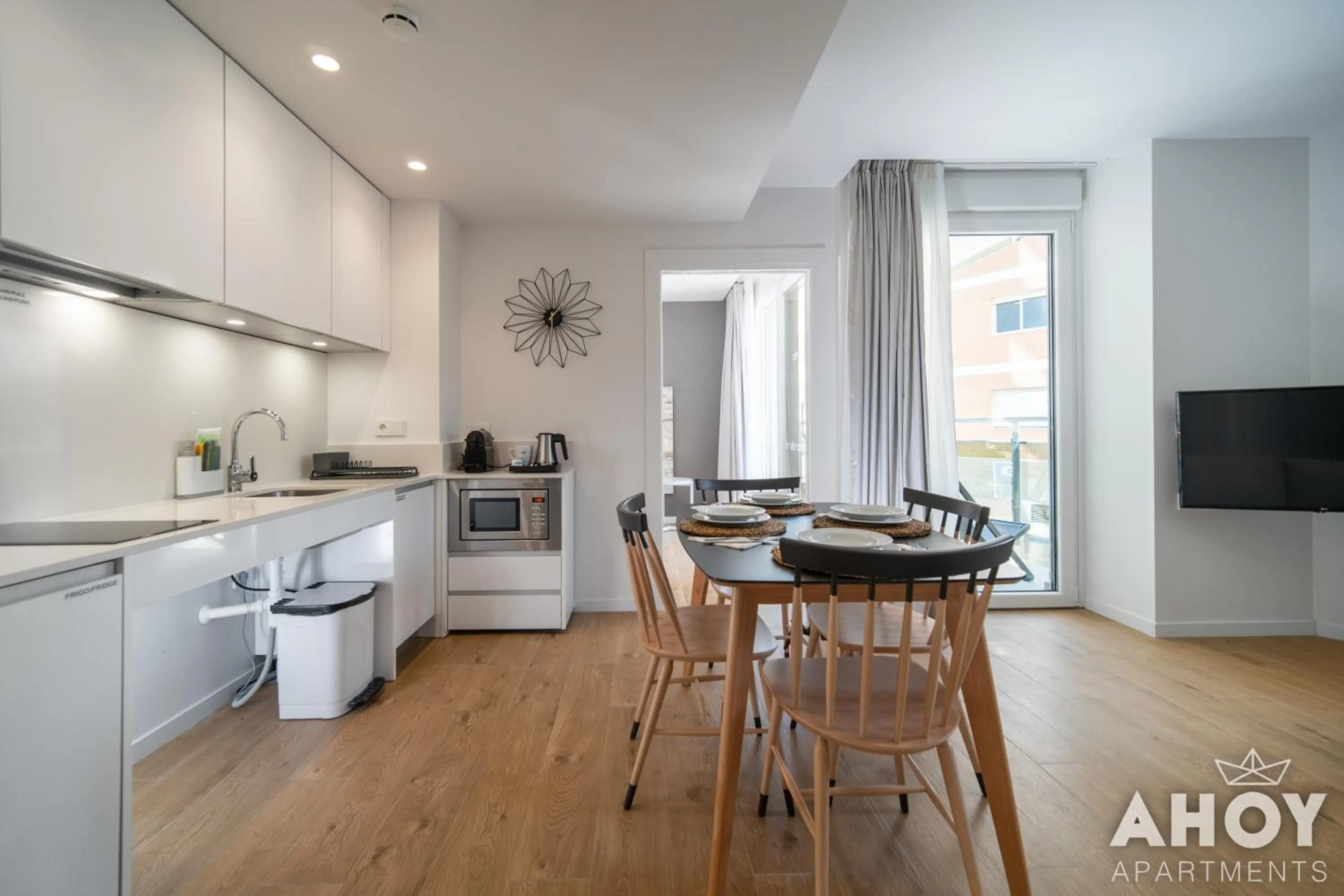 Kitchen or kitchenette in Ahoy Apartments