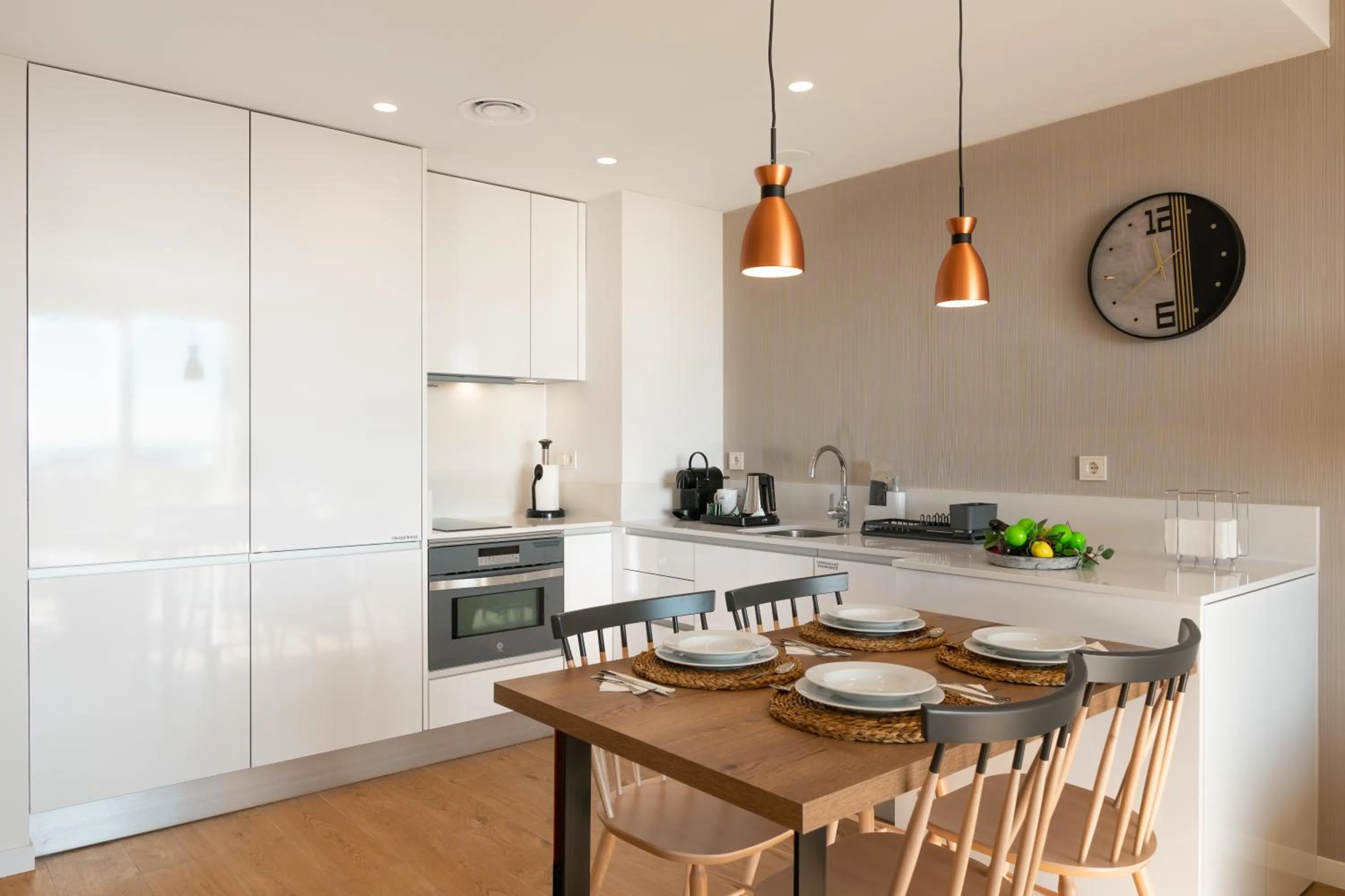 Kitchen or kitchenette in Ahoy Apartments