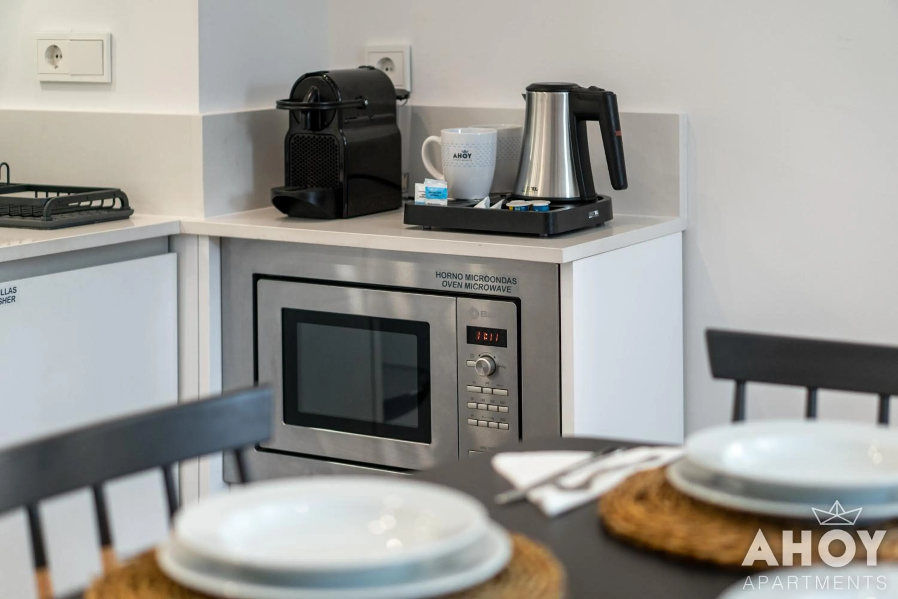 Kitchen or kitchenette in Ahoy Apartments