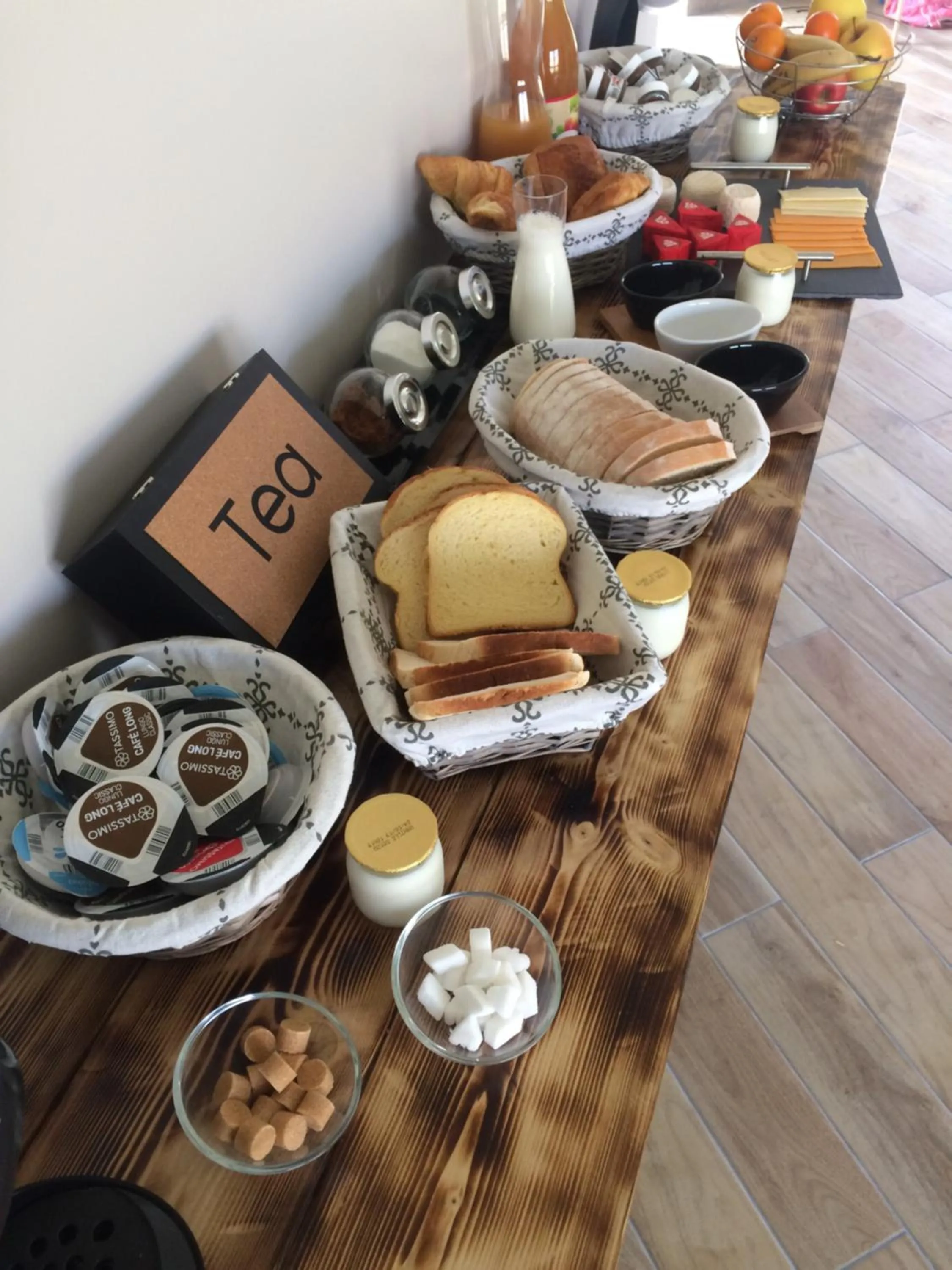 Buffet breakfast in Au pied de la dune