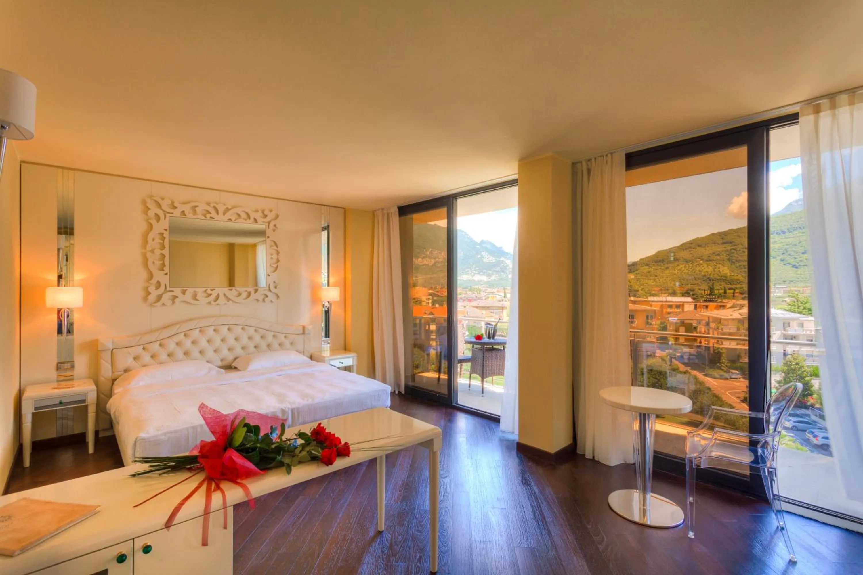 Bedroom, Bed in Garda Suite Hotel - Tonelli Hotels