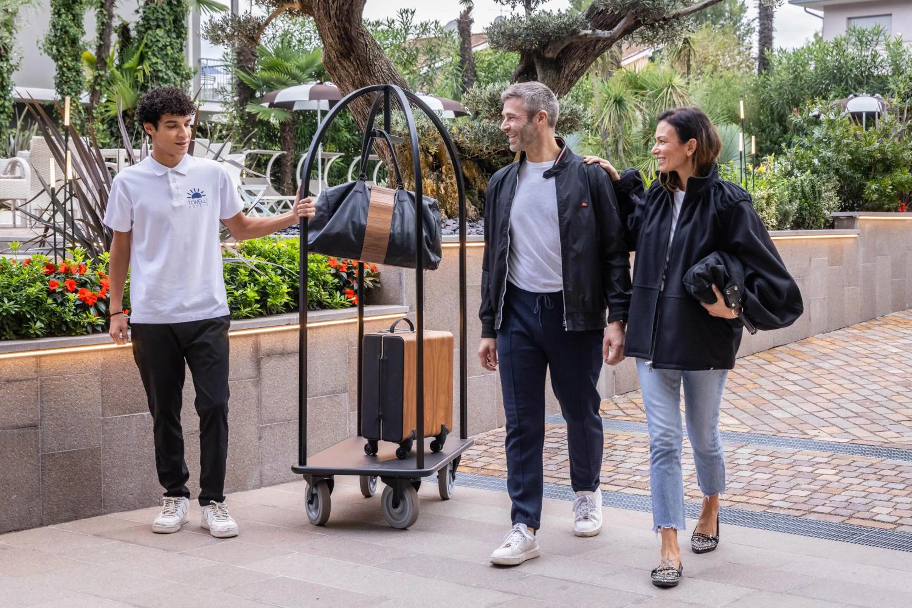 concierge in Garda Suite Hotel - Tonelli Hotels