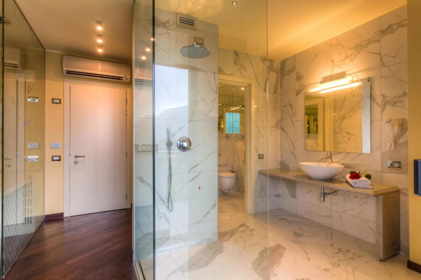 Bathroom in Garda Suite Hotel - Tonelli Hotels