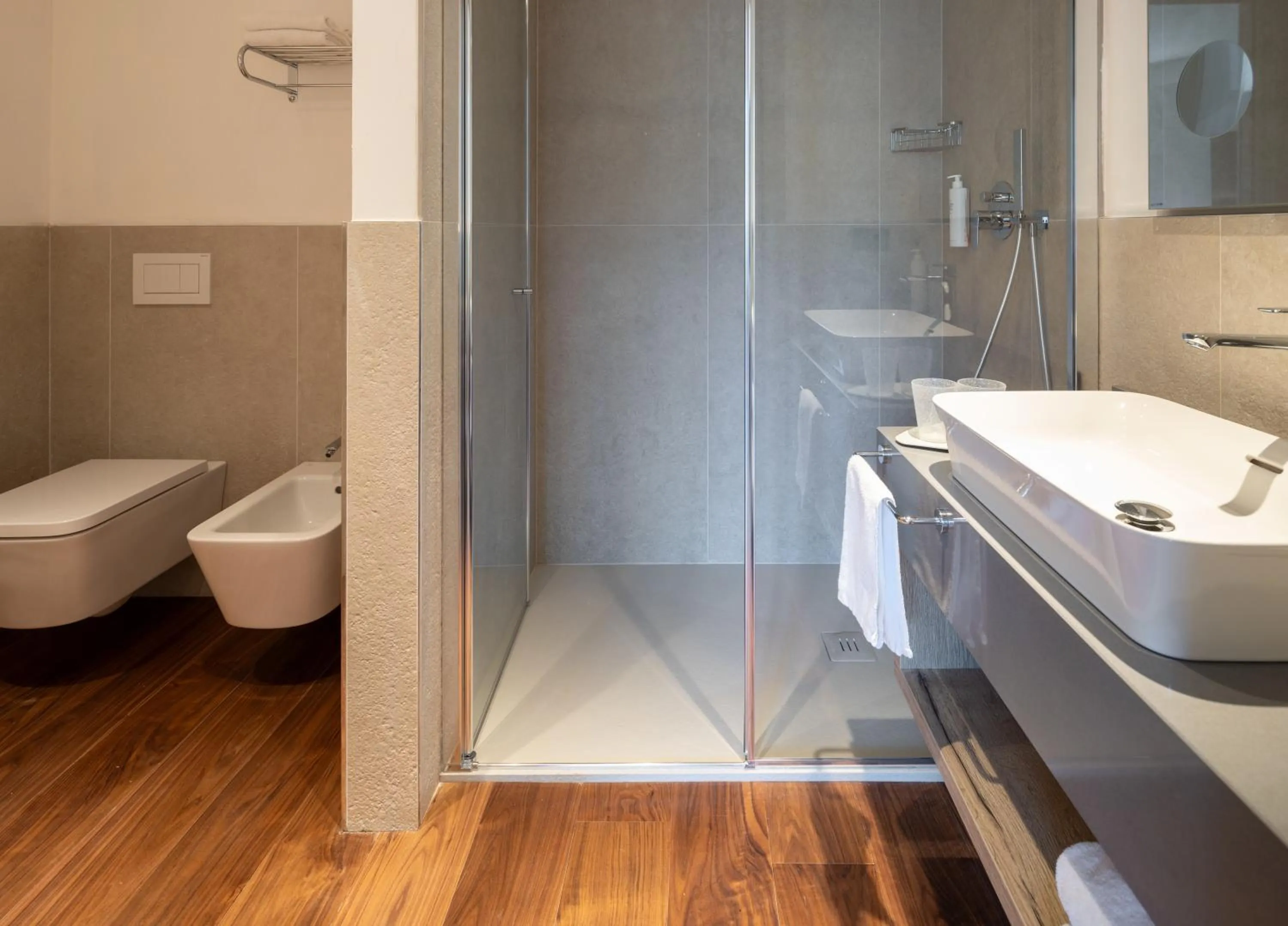 Bathroom in Garda Suite Hotel - Tonelli Hotels