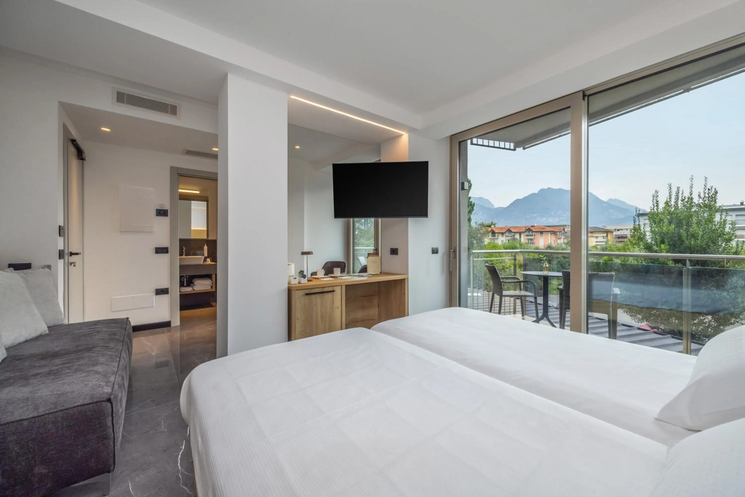 Bedroom, Bed in Garda Suite Hotel - Tonelli Hotels