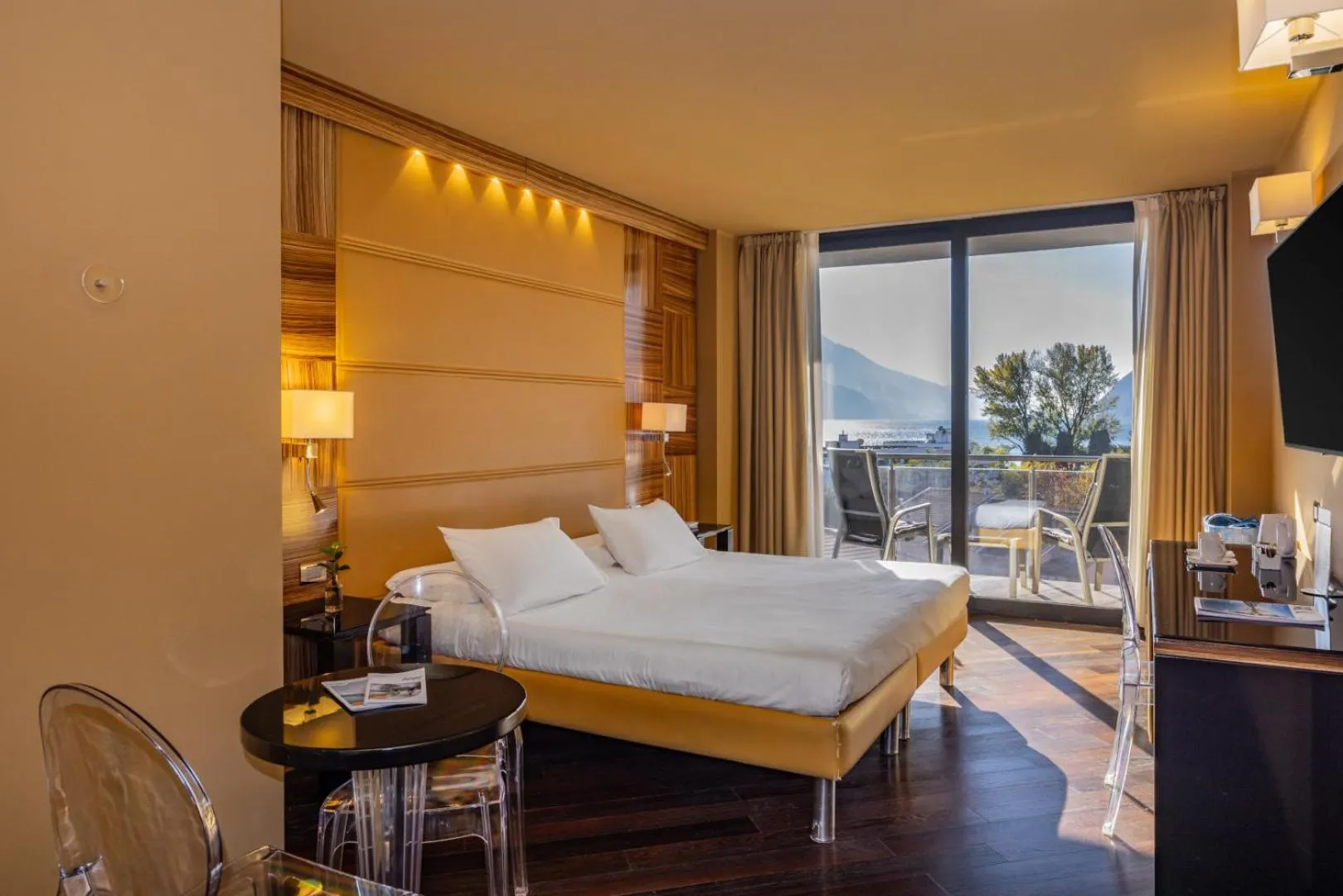 Bedroom, Bed in Garda Suite Hotel - Tonelli Hotels