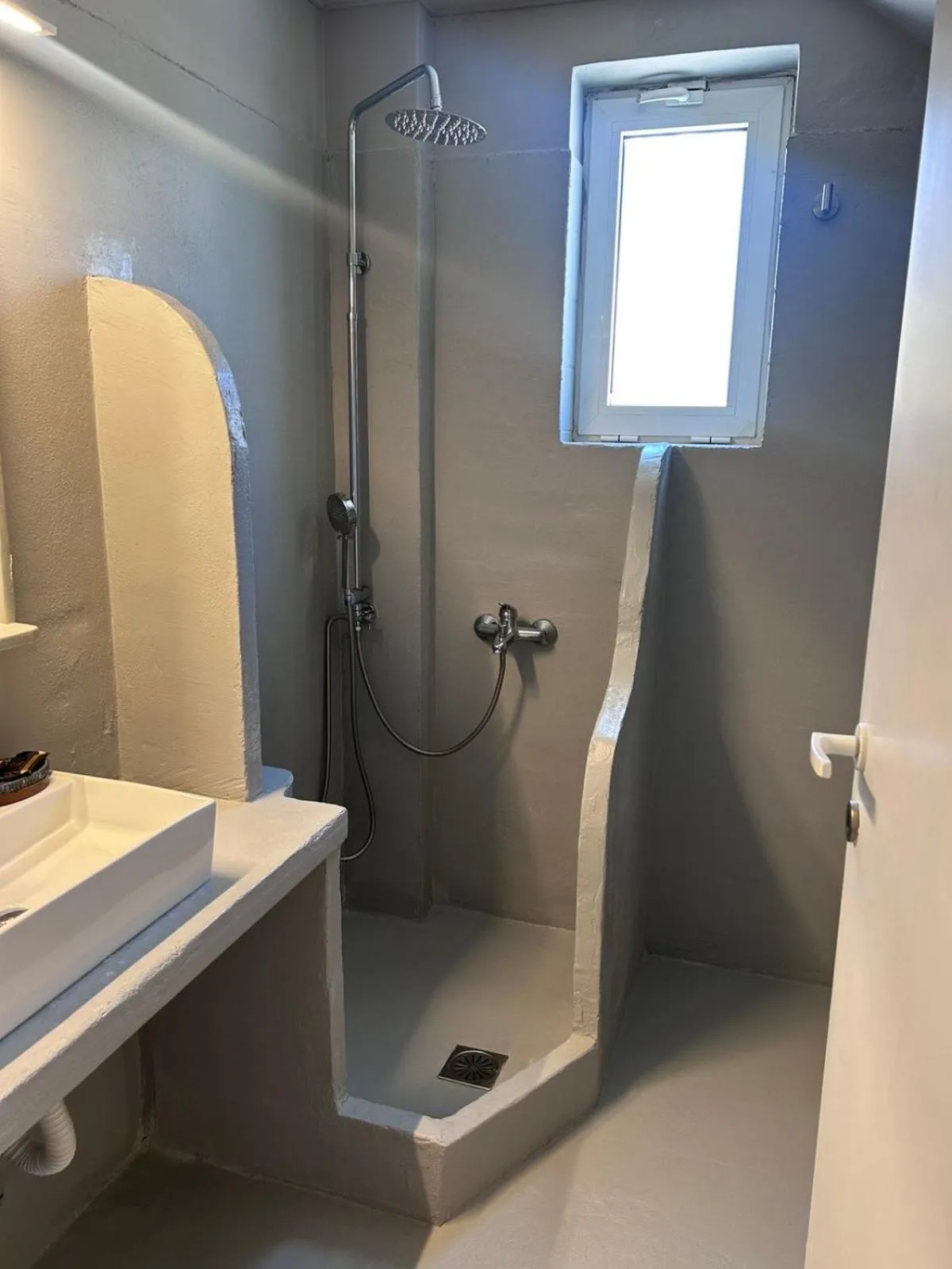 Bathroom in Agnadi Syros Beachfront Studios & Rooms