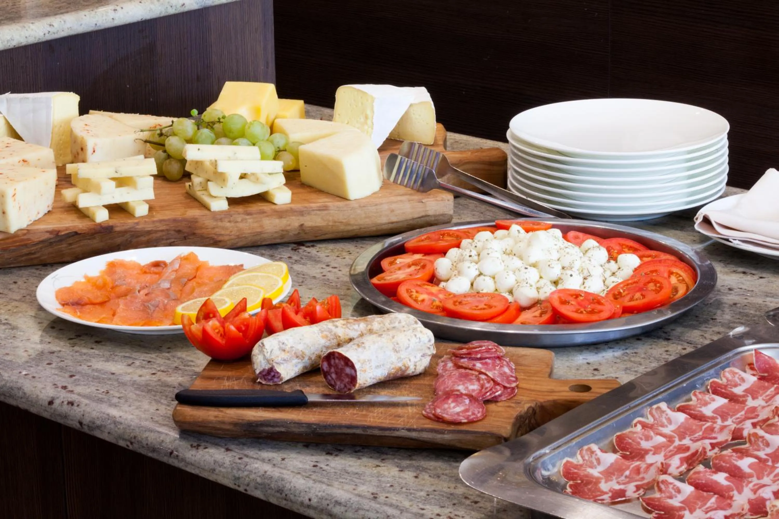 Buffet breakfast in Hotel Continental - Tonelli Hotels