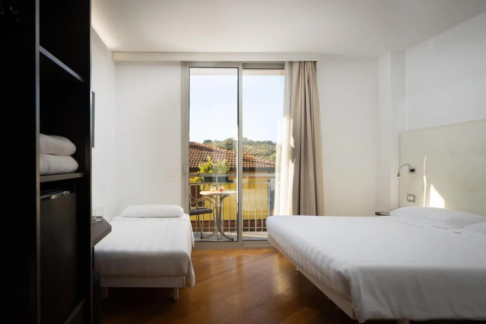 Bedroom, Bed in Hotel Continental - Tonelli Hotels