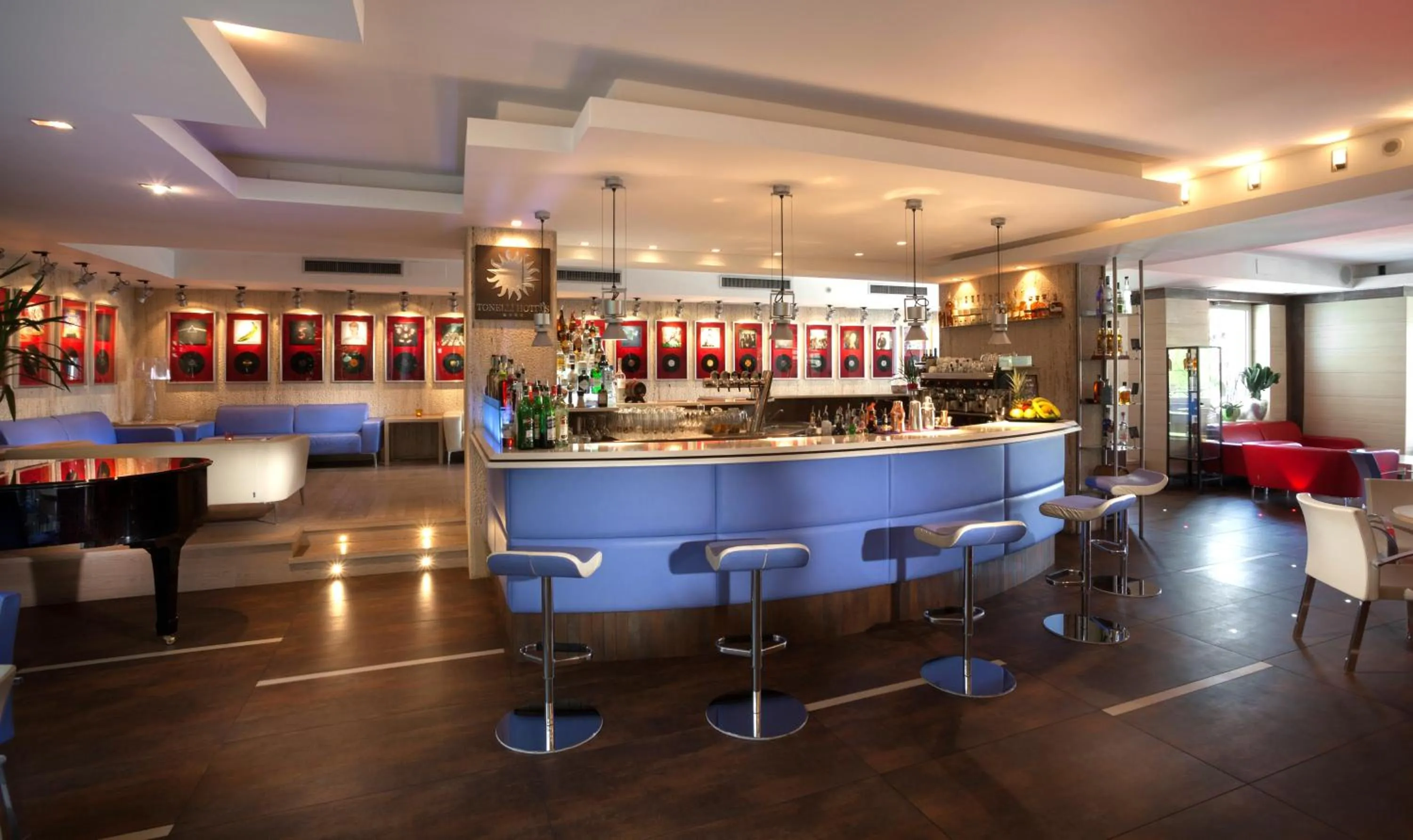 Lounge or bar in Hotel Continental - Tonelli Hotels