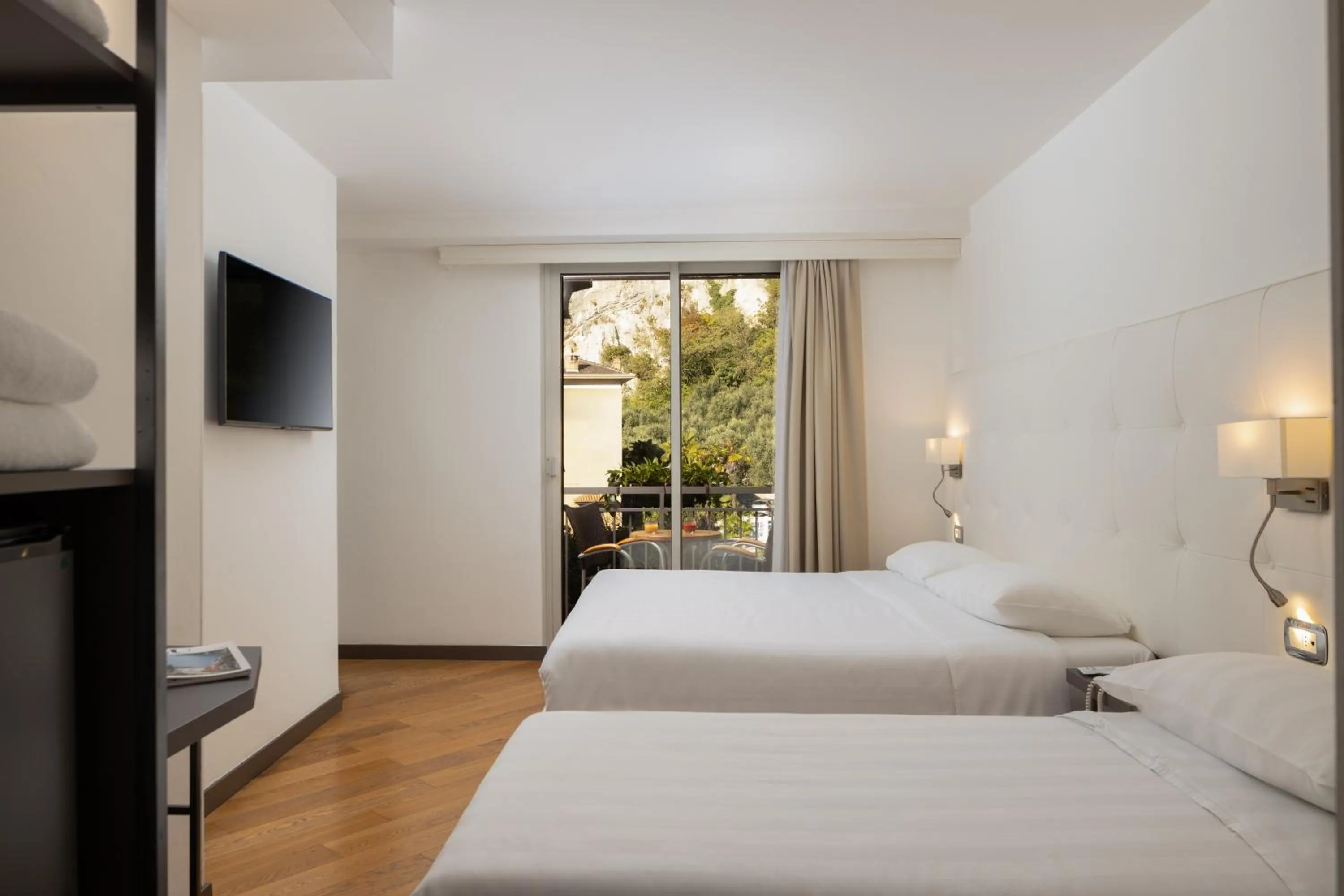 Bedroom, Bed in Hotel Continental - Tonelli Hotels