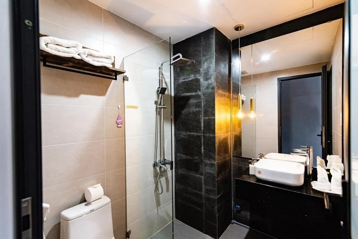Shower in The G.Hotel Hue