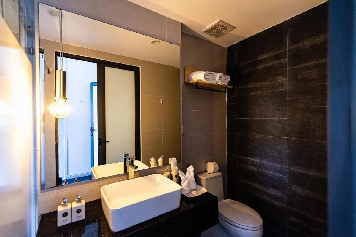 Shower in The G.Hotel Hue