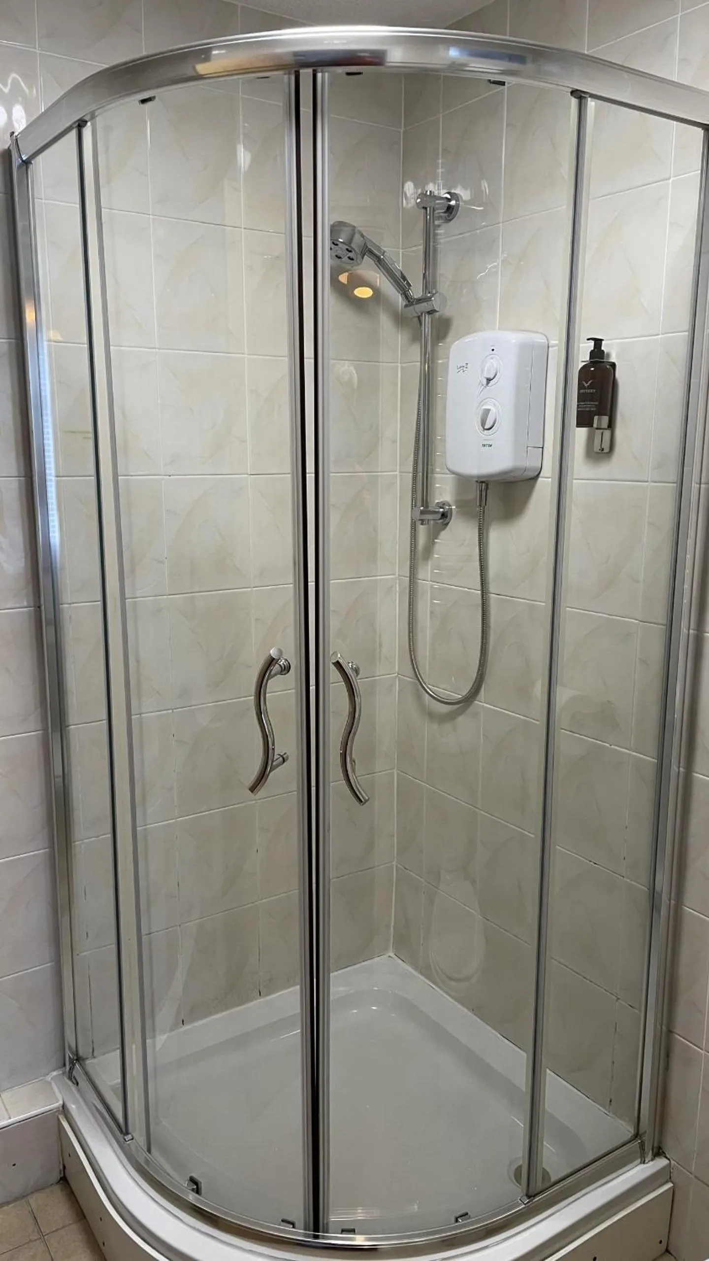 Shower in Lacet House
