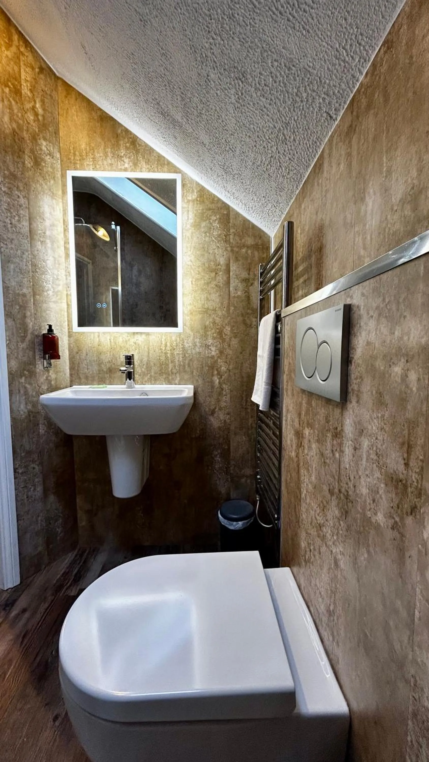 Shower in Lacet House