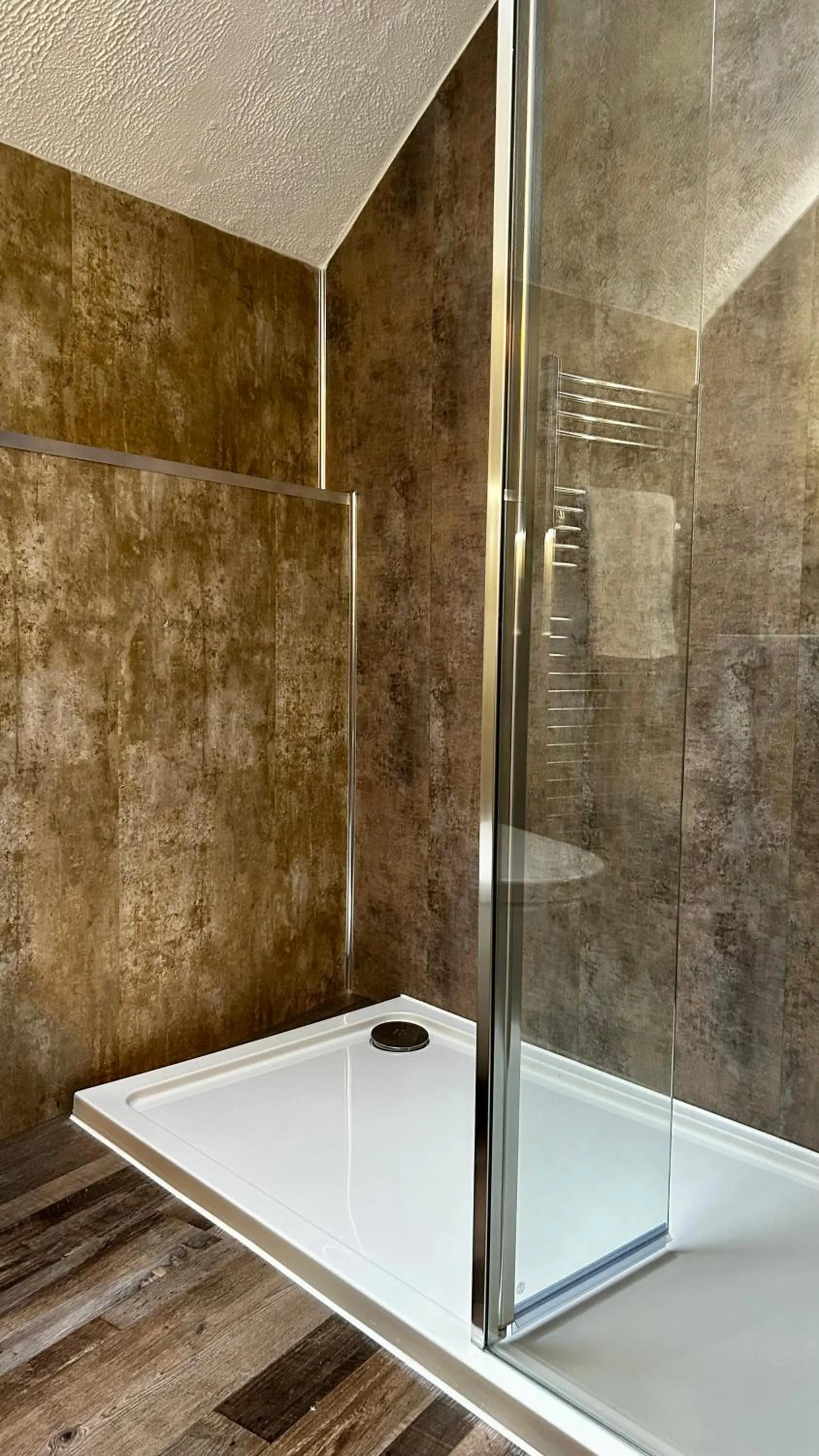 Shower in Lacet House