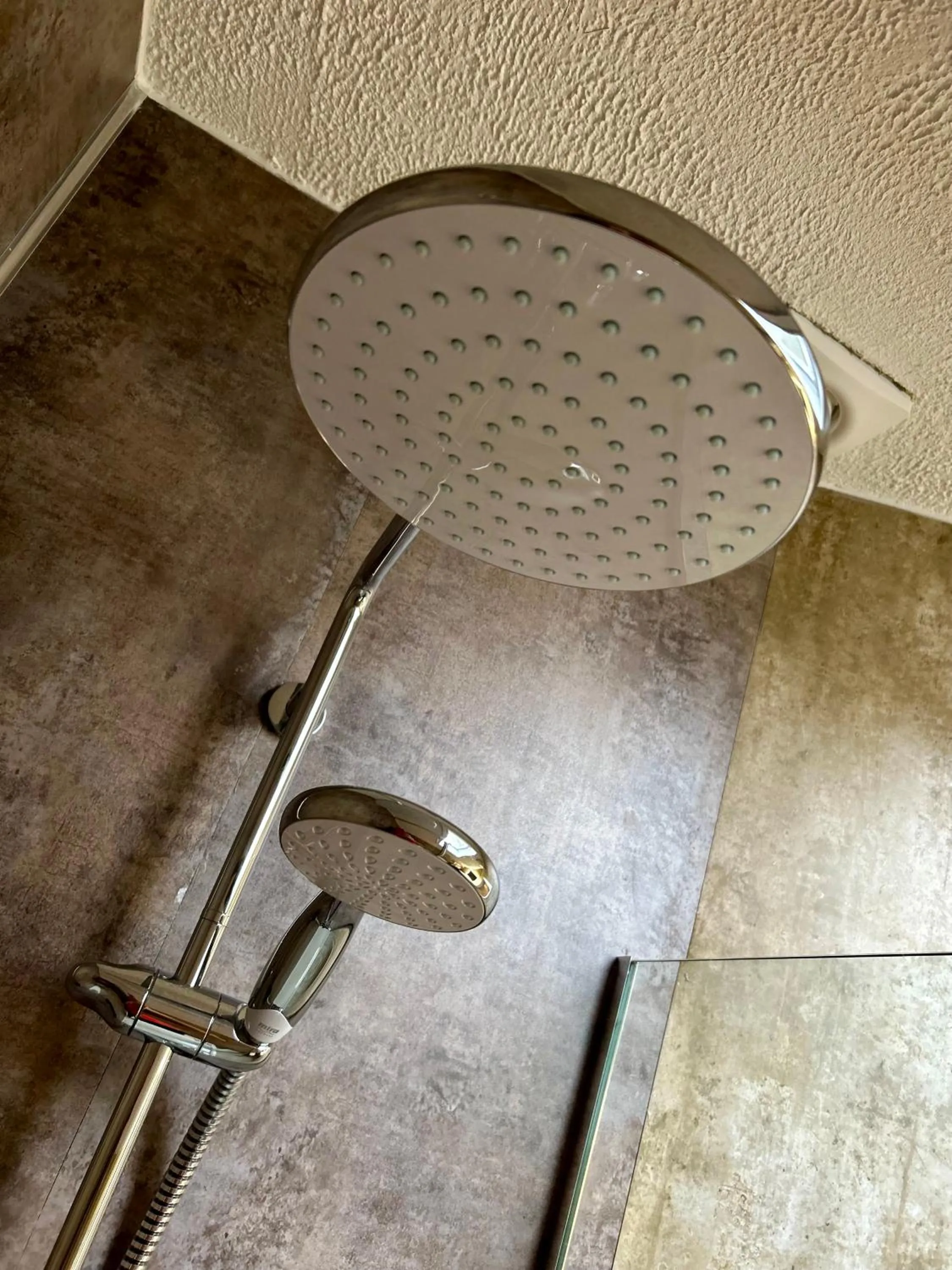 Shower in Lacet House