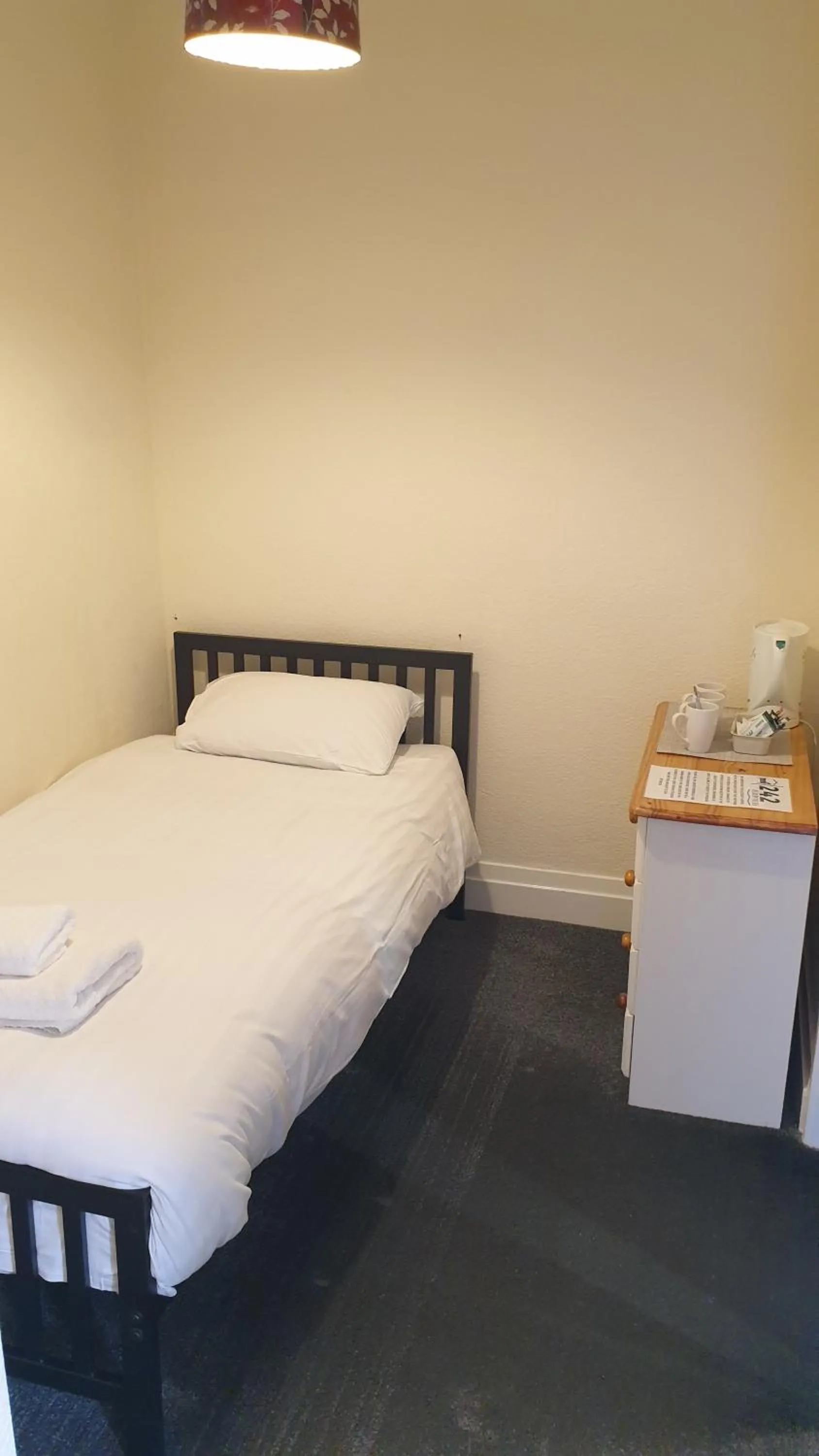 Bedroom, Bed in HOTEL242